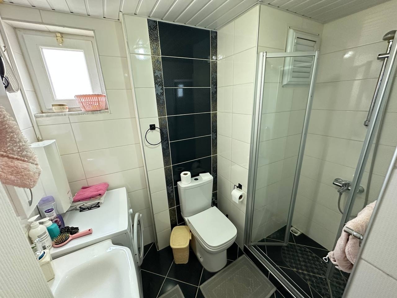 Студия в Алании, район Махмутларе - 55 м² с мебелью и видом на море, остекленный балкон
