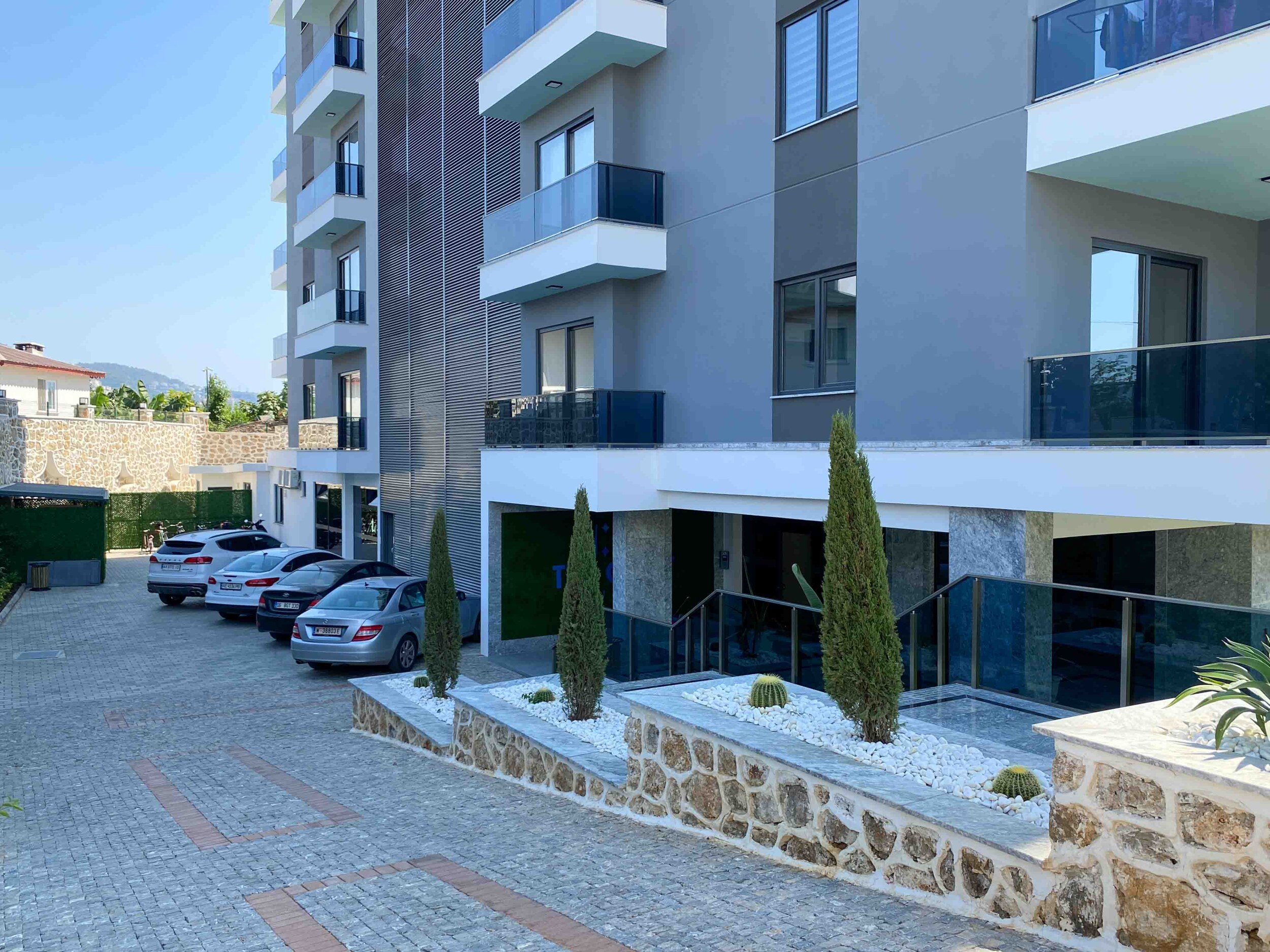 Квартира 1+1 в Алании, район Махмутлар - 70 м², мебель, 2 балкона с видом на море и горы, от собственника