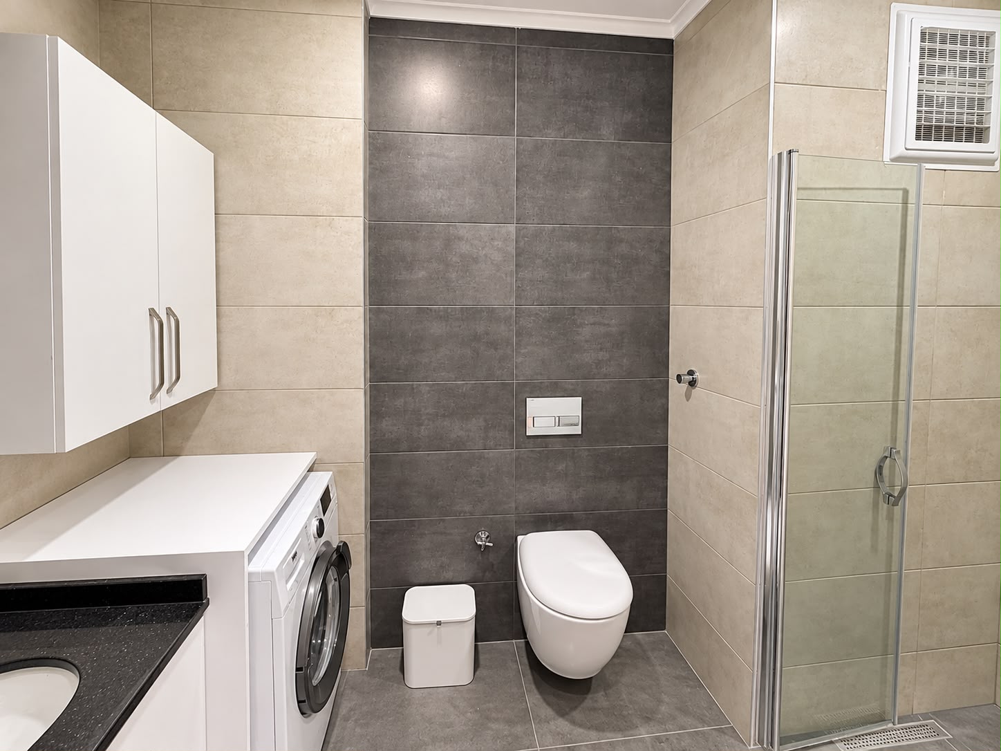 Квартира 1+1 в Алании, район Махмутлар - 70 м², мебель, 2 балкона с видом на море и горы, от собственника