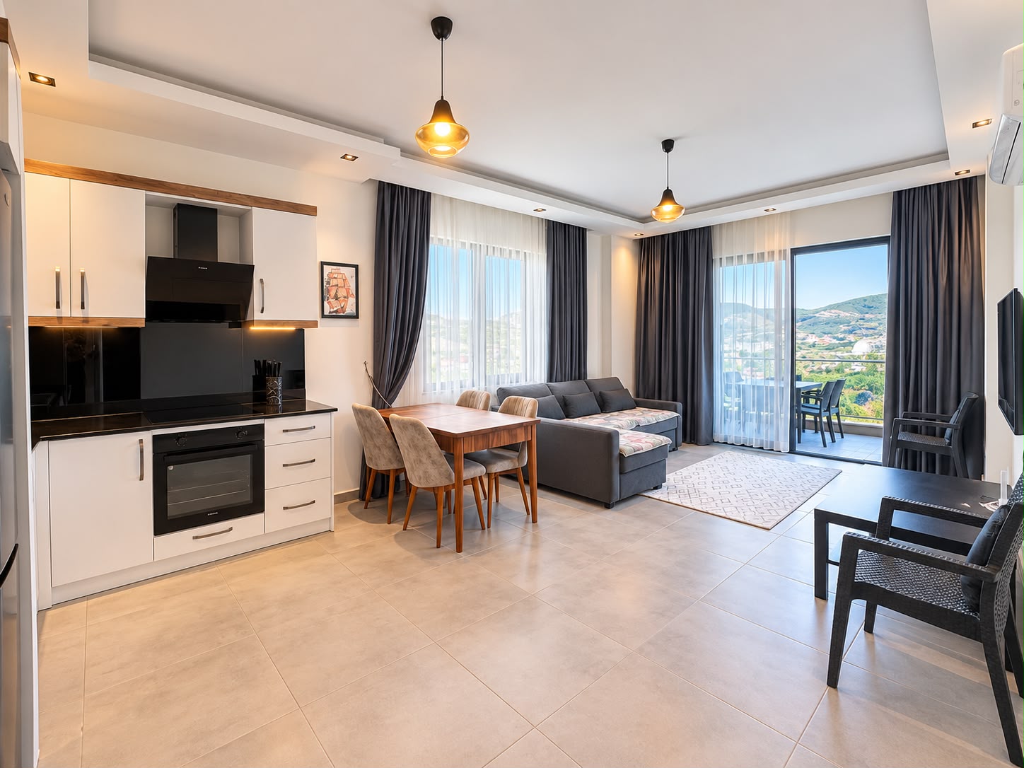 Квартира 1+1 в Алании, район Махмутлар - 70 м², мебель, 2 балкона с видом на море и горы, от собственника