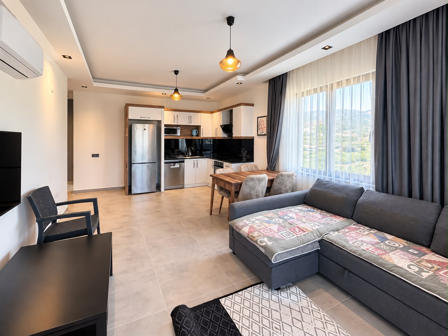 Квартира 1+1 в Алании, район Махмутлар - 70 м², мебель, 2 балкона с видом на море и горы, от собственника