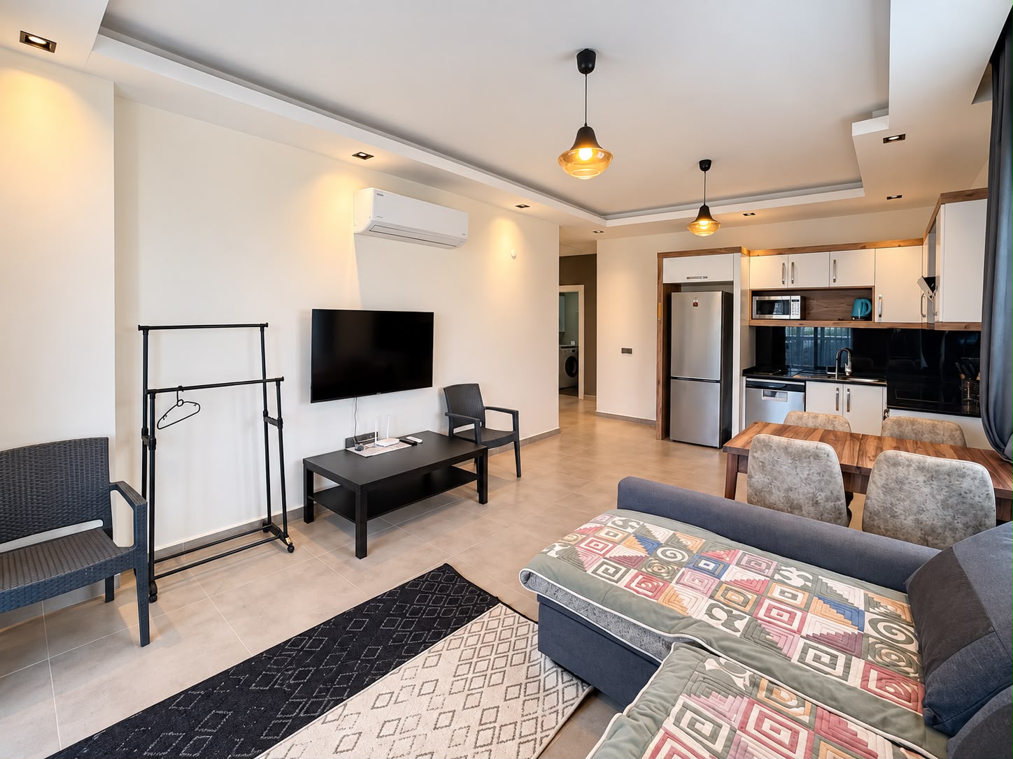 Квартира 1+1 в Алании, район Махмутлар - 70 м², мебель, 2 балкона с видом на море и горы, от собственника