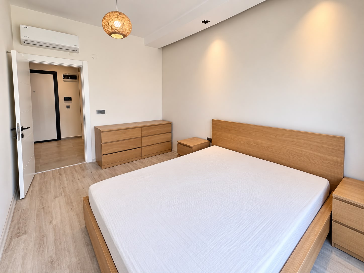 Квартира 1+1 в Алании, район Махмутлар - 70 м², мебель, 2 балкона с видом на море и горы, от собственника