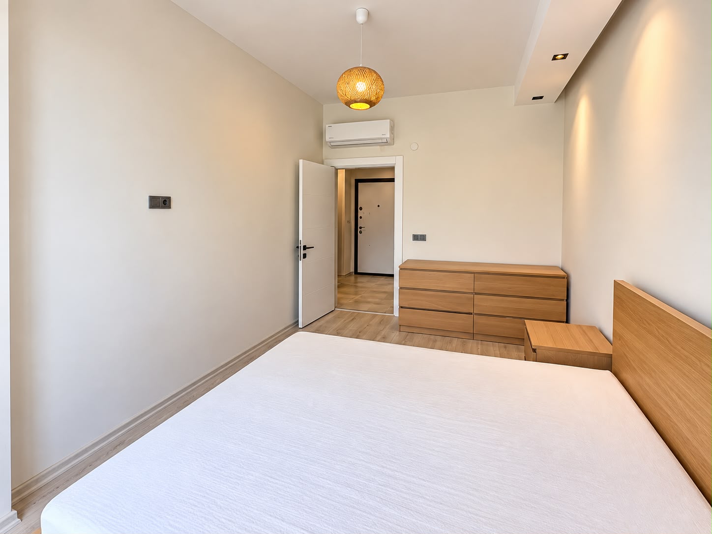 Квартира 1+1 в Алании, район Махмутлар - 70 м², мебель, 2 балкона с видом на море и горы, от собственника