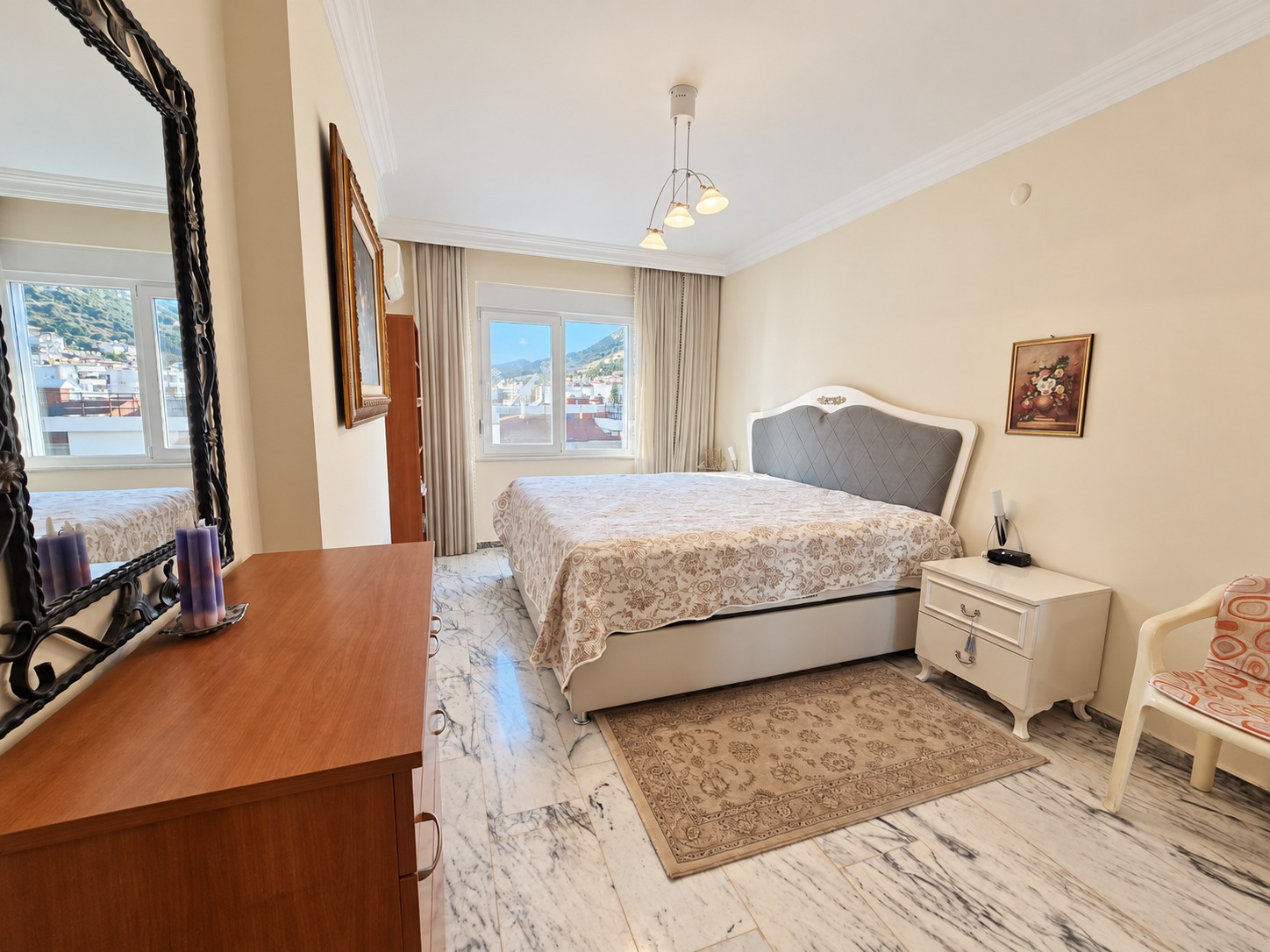 Квартира 2+1 в Алании под ВНЖ, район пляжа Клеопатра - 130 м², мебель, вид на море и крепость