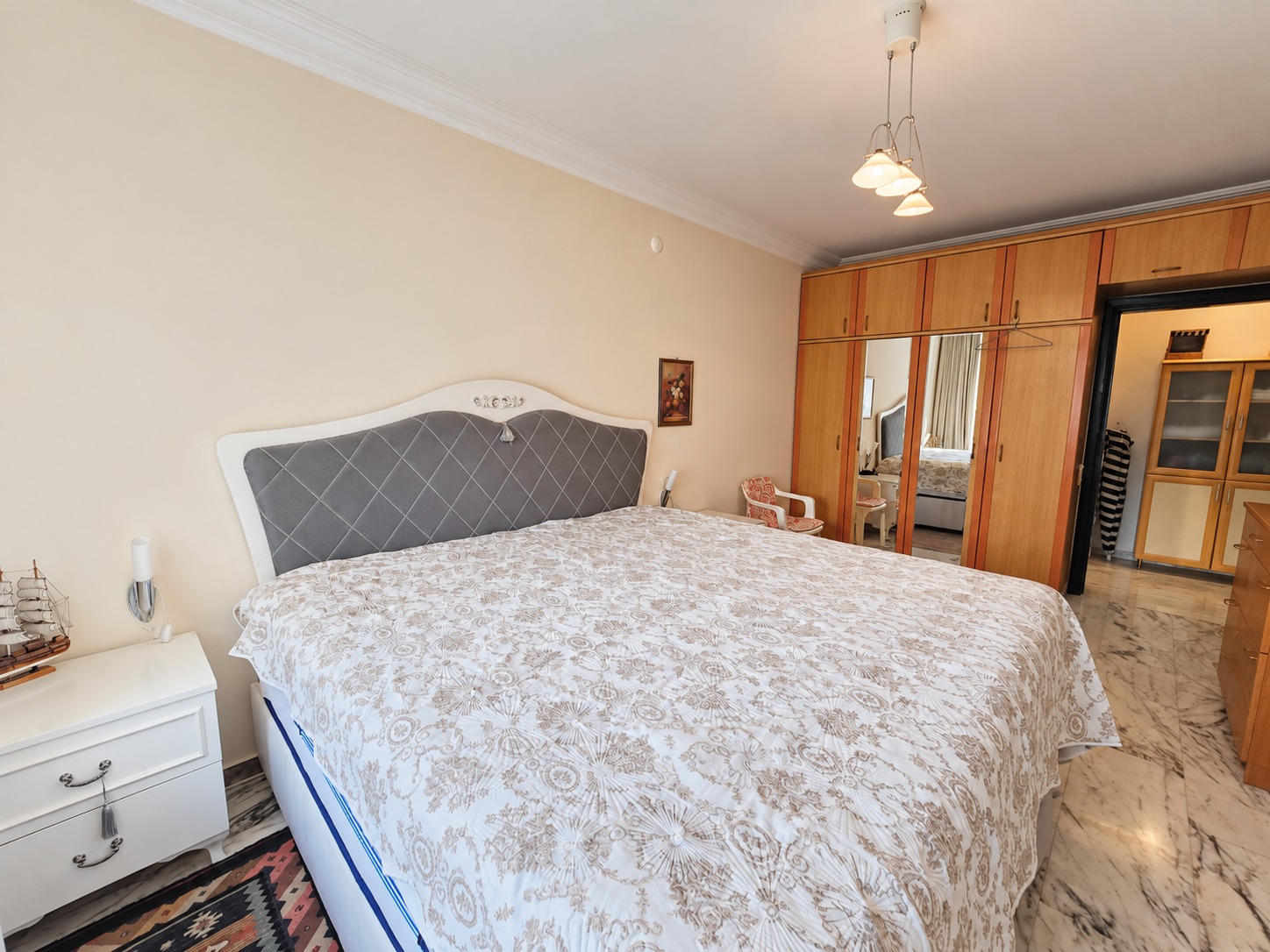 Квартира 2+1 в Алании под ВНЖ, район пляжа Клеопатра - 130 м², мебель, вид на море и крепость