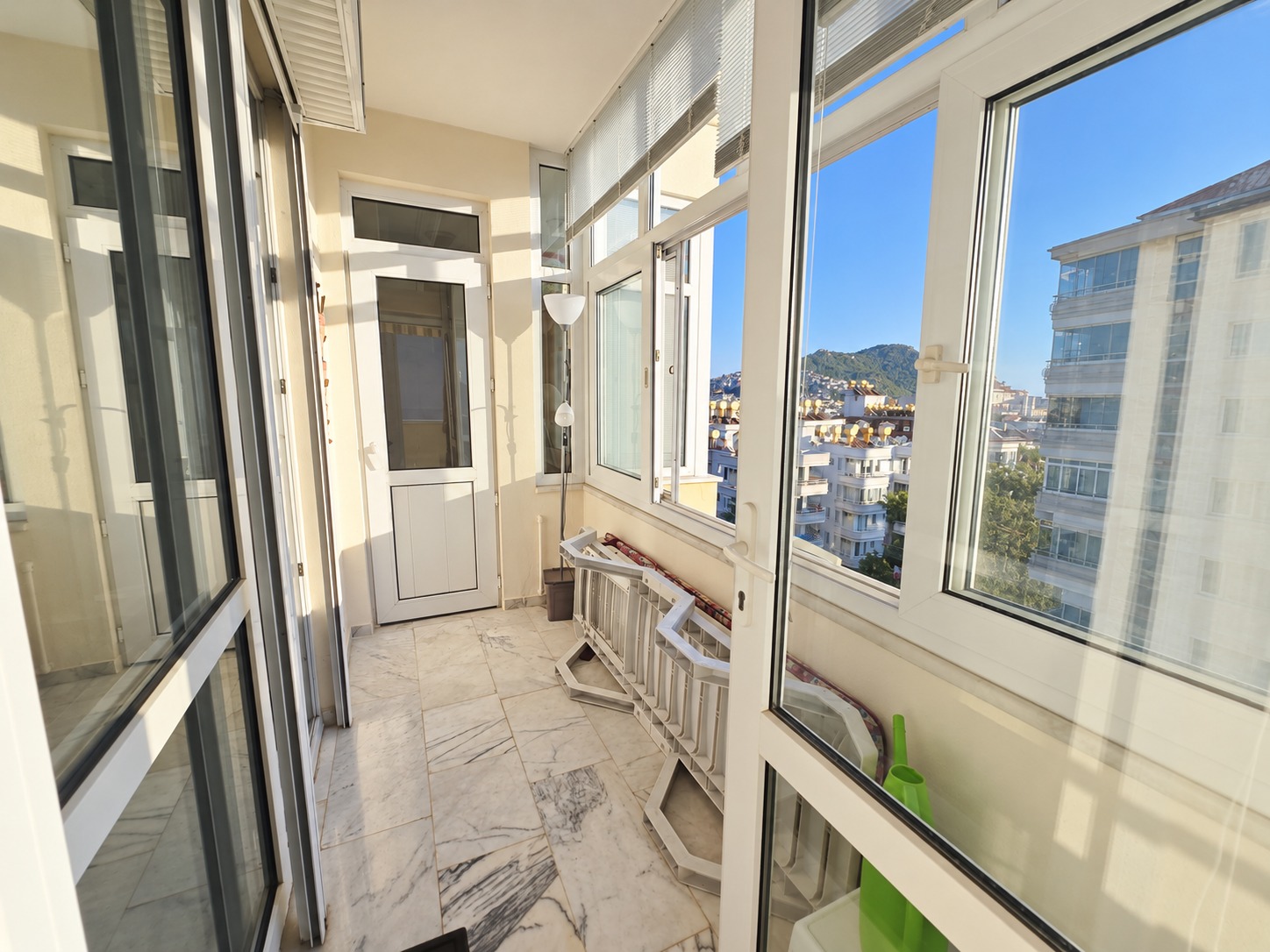 Квартира 2+1 в Алании под ВНЖ, район пляжа Клеопатра - 130 м², мебель, вид на море и крепость