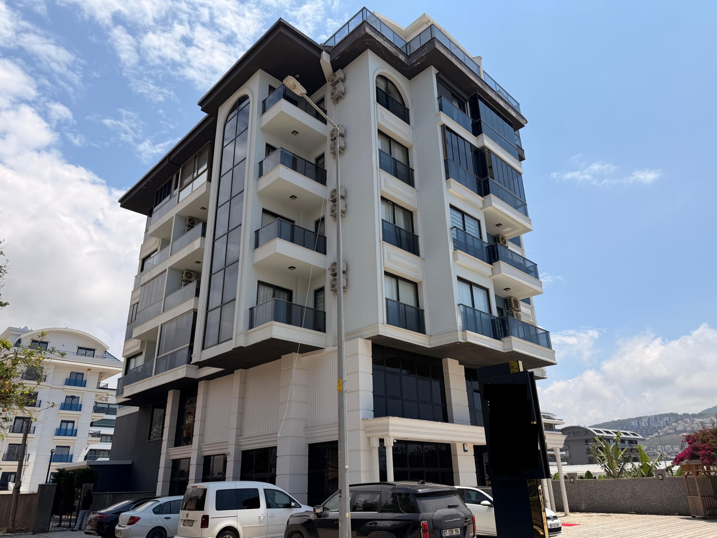 Kargıcak'ta Türkiye'deki penthouse dairelerin yer aldığı altı katlı balkonlu cephe