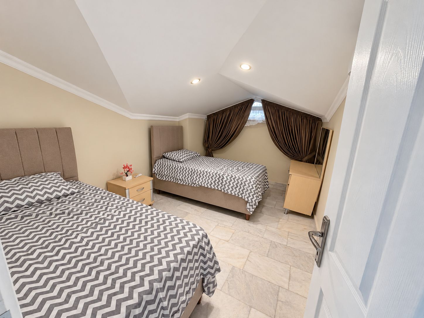 Дуплекс 4+1 в Алании под гражданство и ВНЖ - просторная планировка и стильное оформление