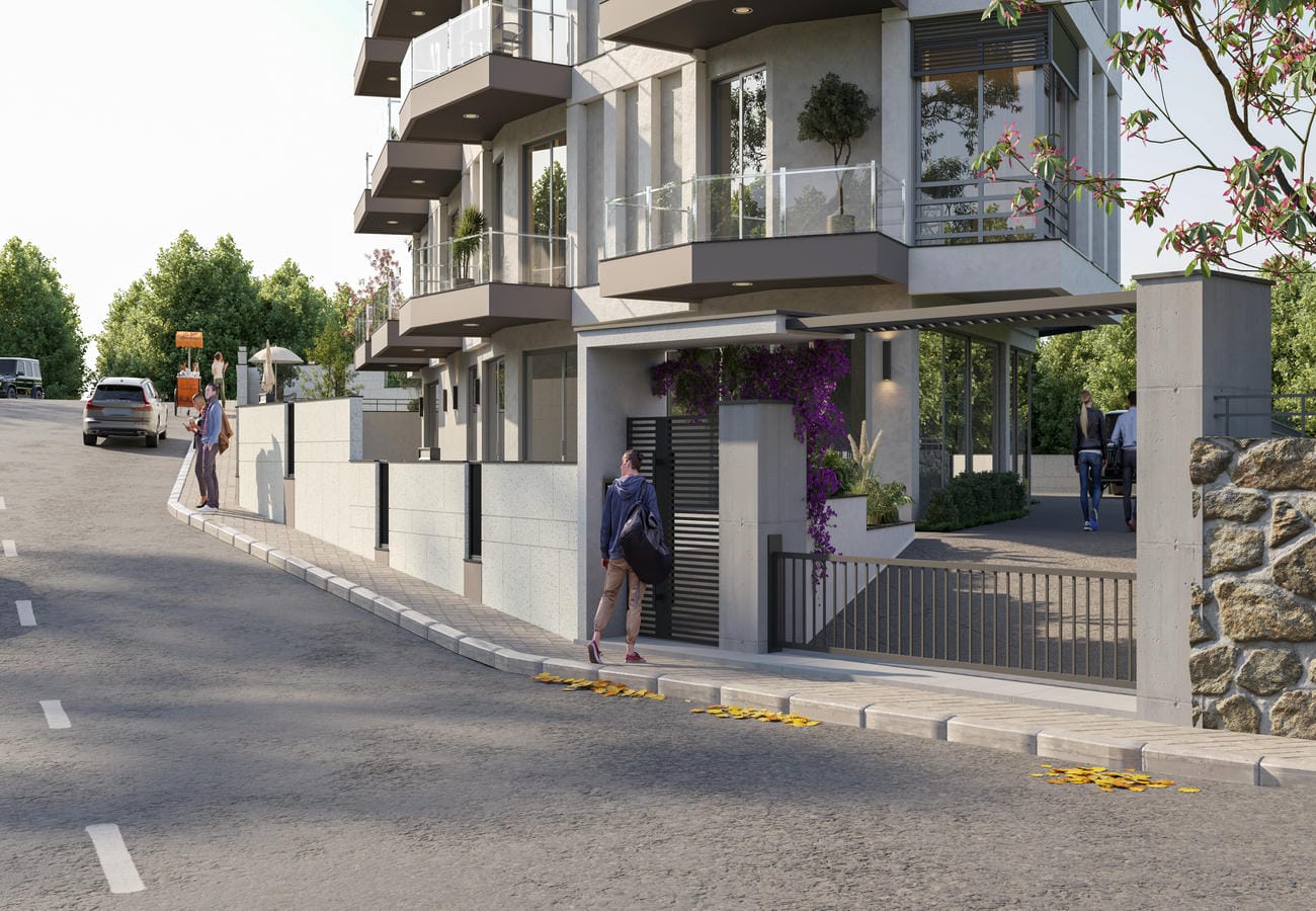 Нижняя часть фасада со стеклянными балконами и входной группой, апартаменты в продаже в Турции
