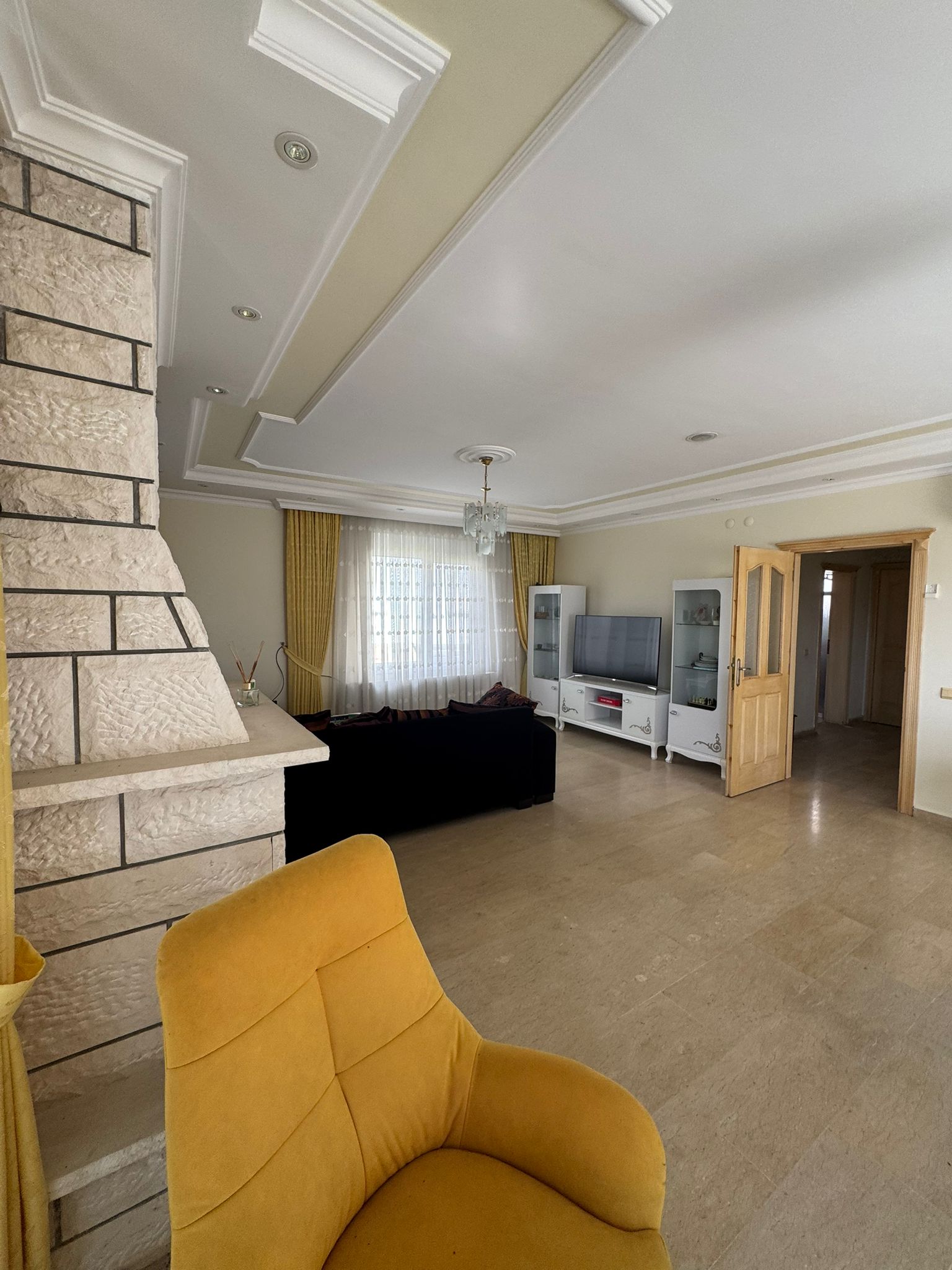 Konaklı'da, deniz manzaralı ve eşyalı, iki katlı 3+1 villa – bir kır evi kompleksinde.