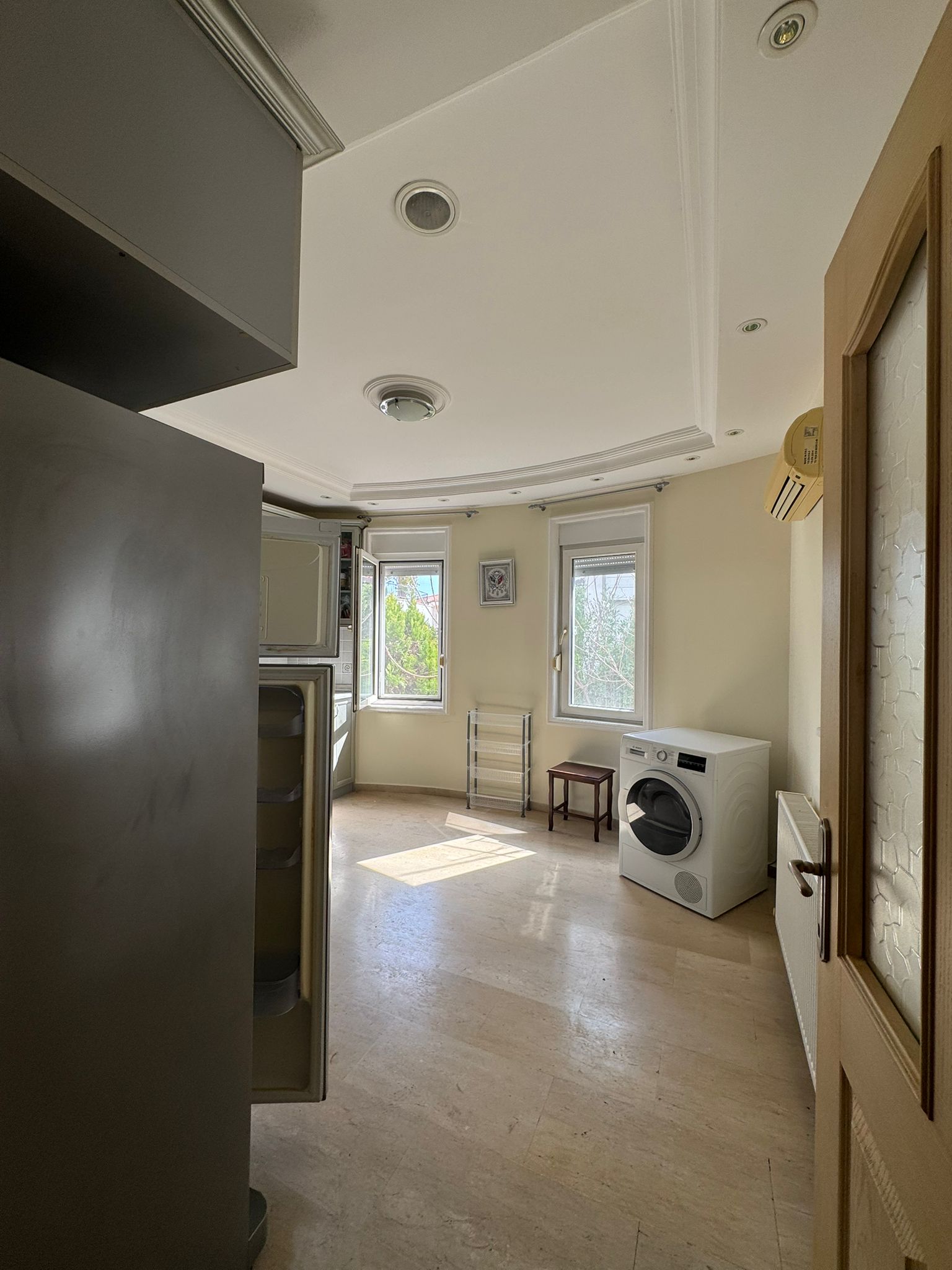 Konaklı'da, deniz manzaralı ve eşyalı, iki katlı 3+1 villa – bir kır evi kompleksinde.
