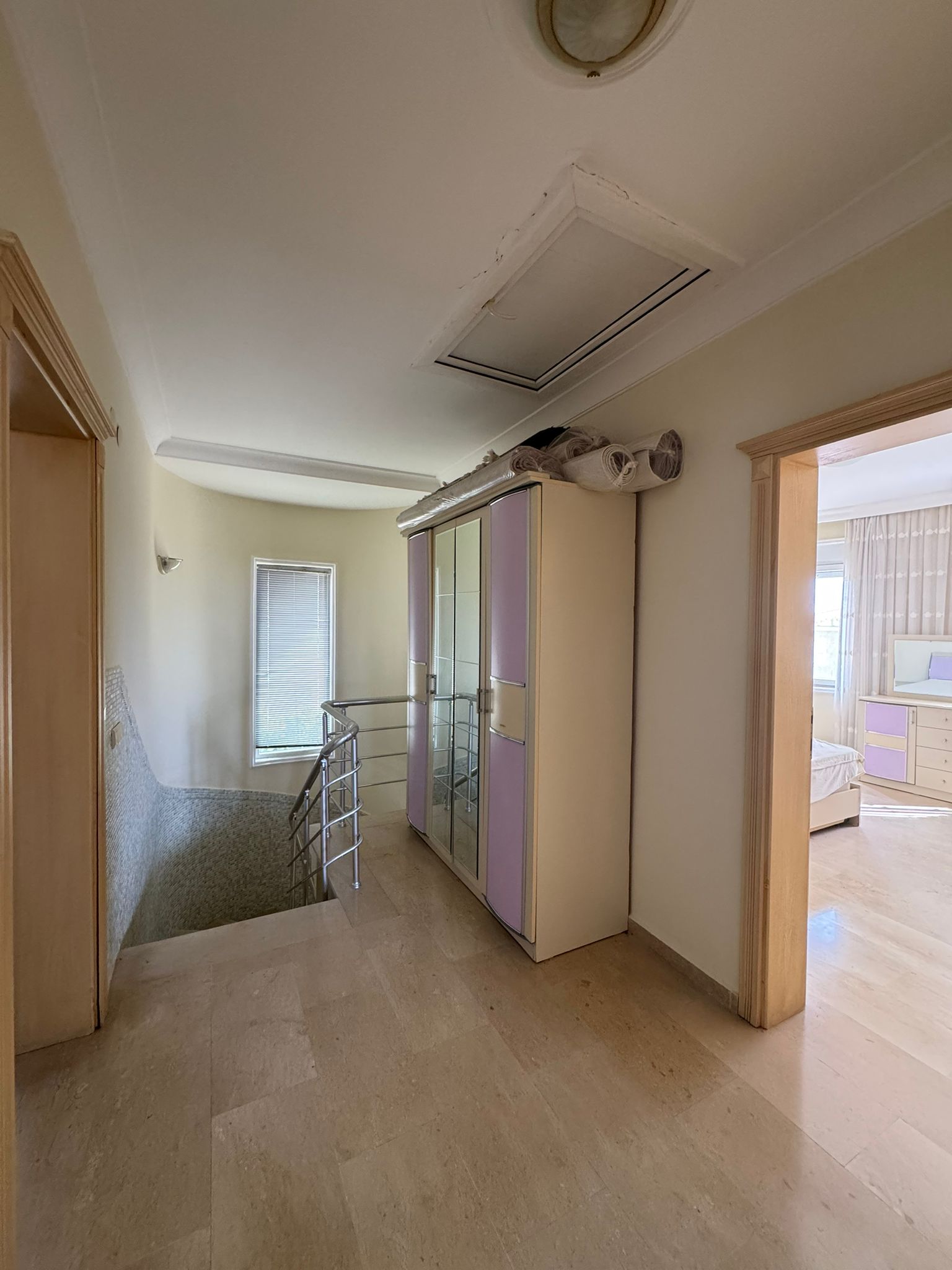 Konaklı'da, deniz manzaralı ve eşyalı, iki katlı 3+1 villa – bir kır evi kompleksinde.
