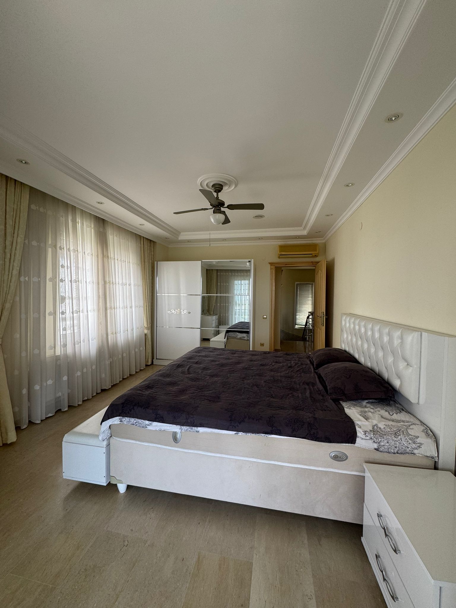 Konaklı'da, deniz manzaralı ve eşyalı, iki katlı 3+1 villa – bir kır evi kompleksinde.