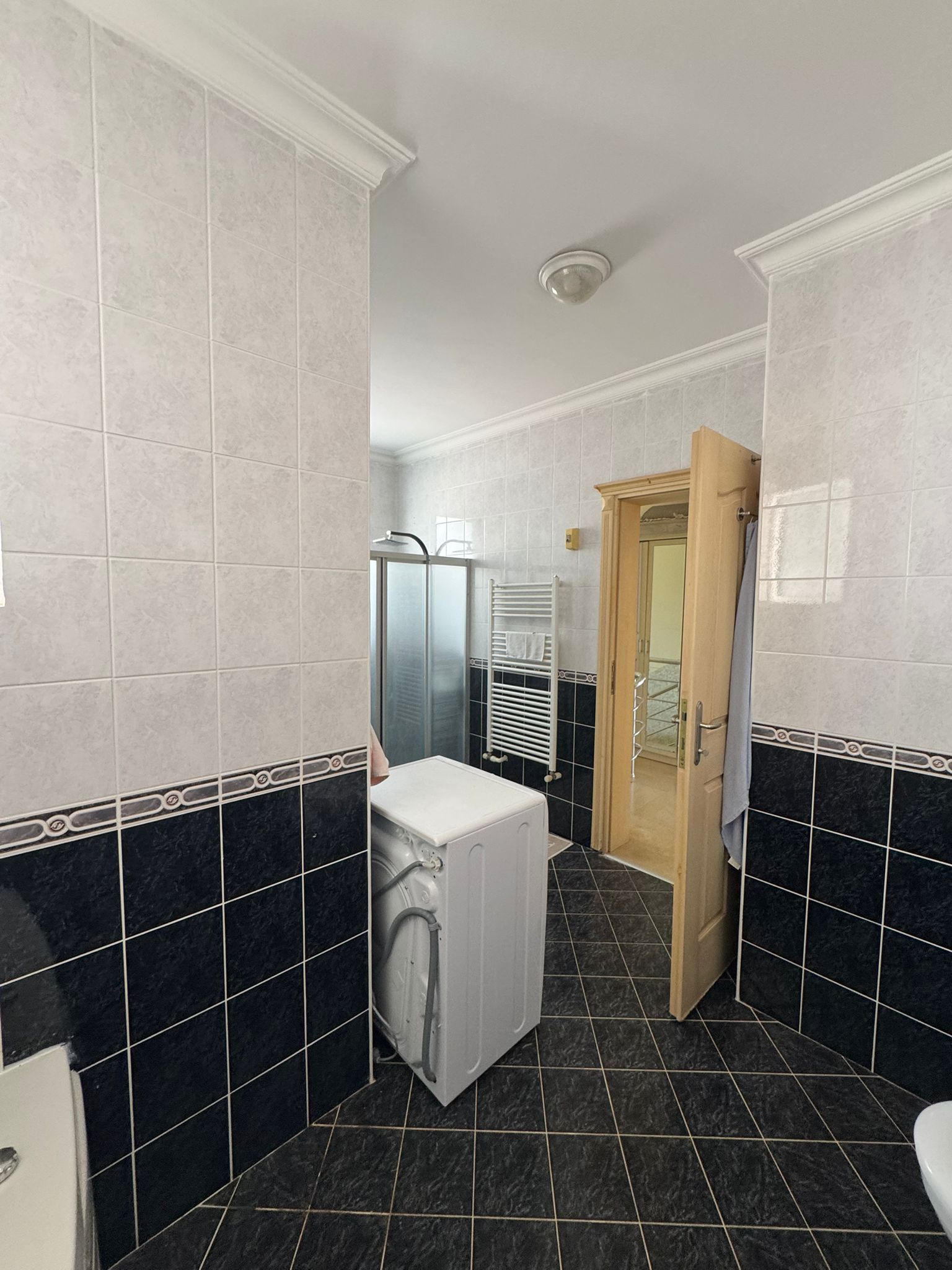 Konaklı'da, deniz manzaralı ve eşyalı, iki katlı 3+1 villa – bir kır evi kompleksinde.