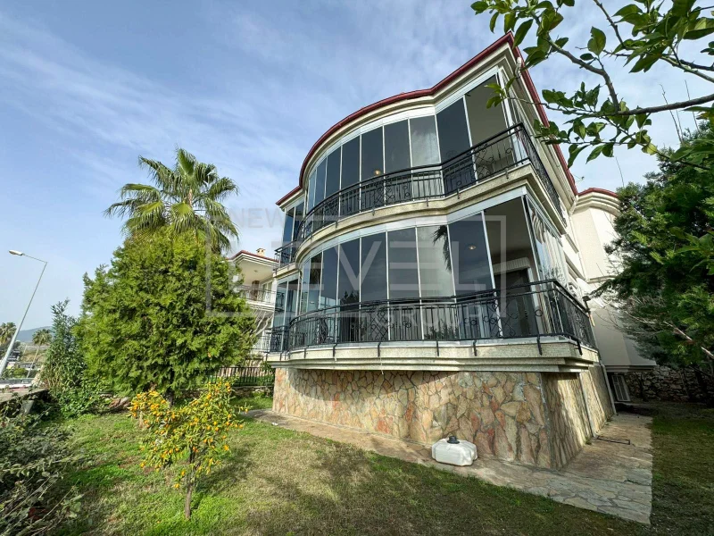Two-story 3+1 villa in Konakli – furnished and with sea views in a cottage complex