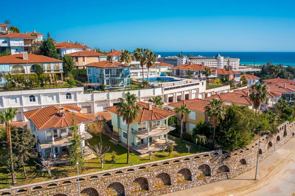 Two-story 3+1 villa in Konakli – furnished and with sea views in a cottage complex