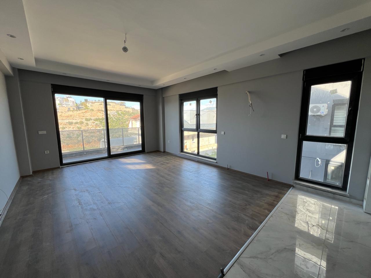 Alanya Konaklı'da deniz manzaralı, modern bir komplekste, şık tasarımlı, yeni 2+1 daire.