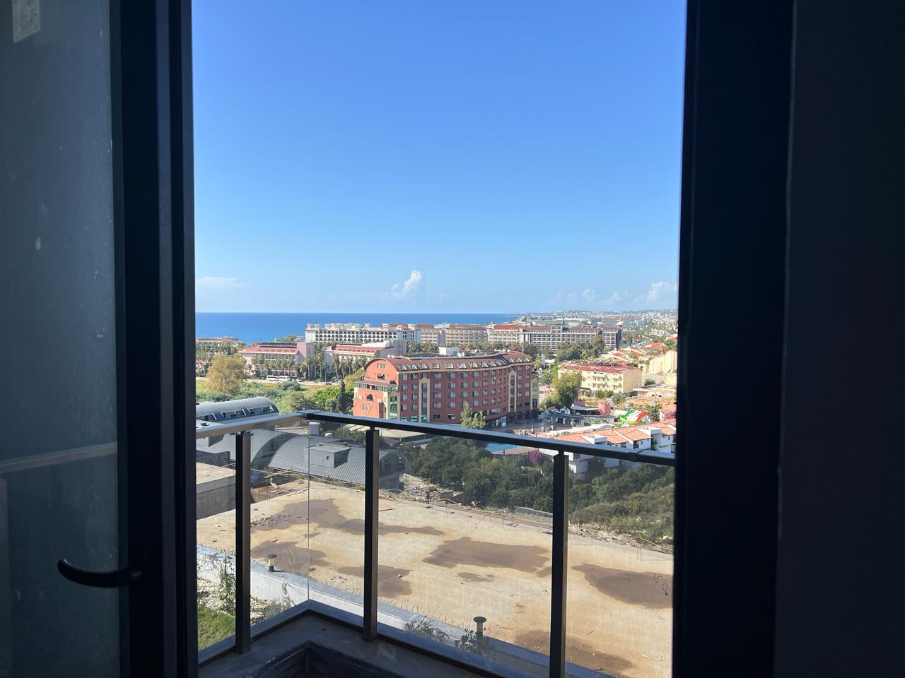 Alanya Konaklı'da deniz manzaralı, modern bir komplekste, şık tasarımlı, yeni 2+1 daire.