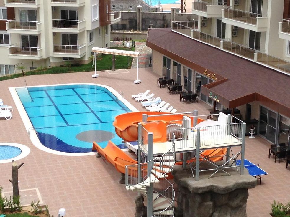 Квартира 1+1 в Авсалларе – мебель, остеклённый балкон и вид на море