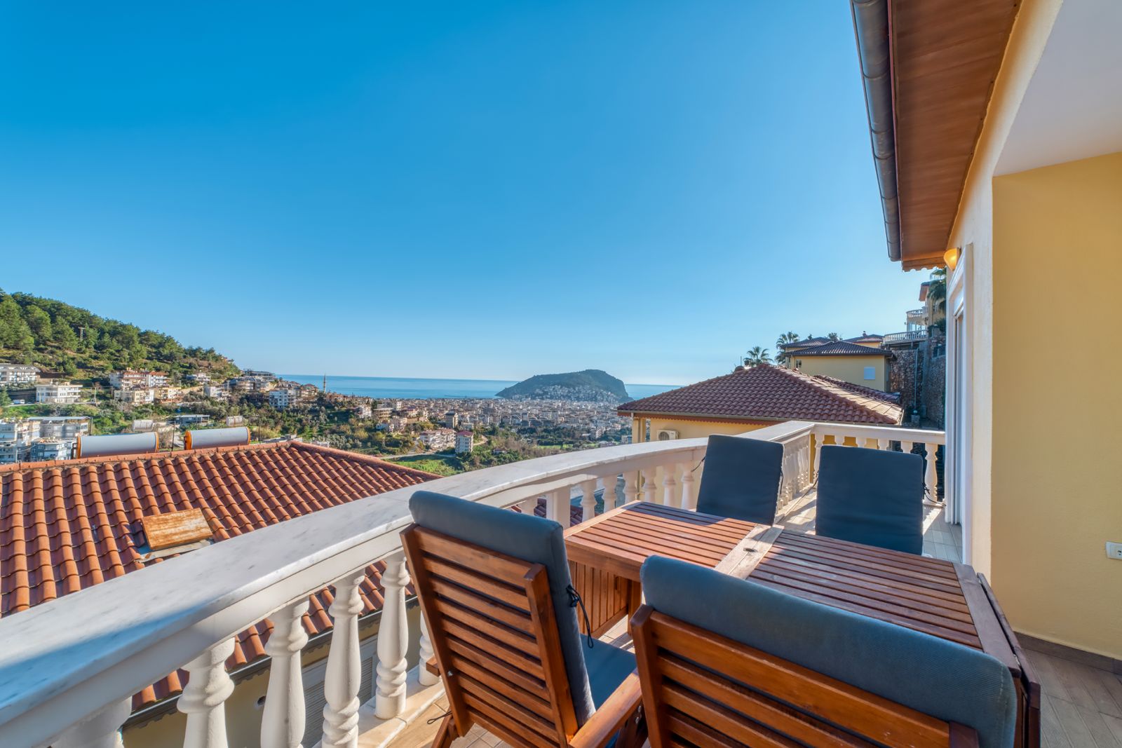 3+1 apartment in the Tepe area – furnished, sea view in an apart-villa