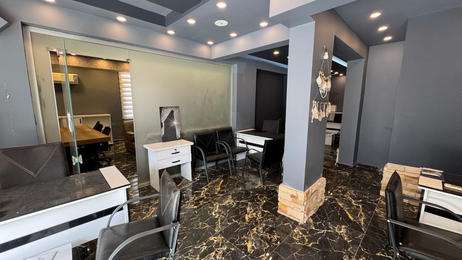 Turnkey office in the center of Alanya, Cleopatra Beach area - 300 meters