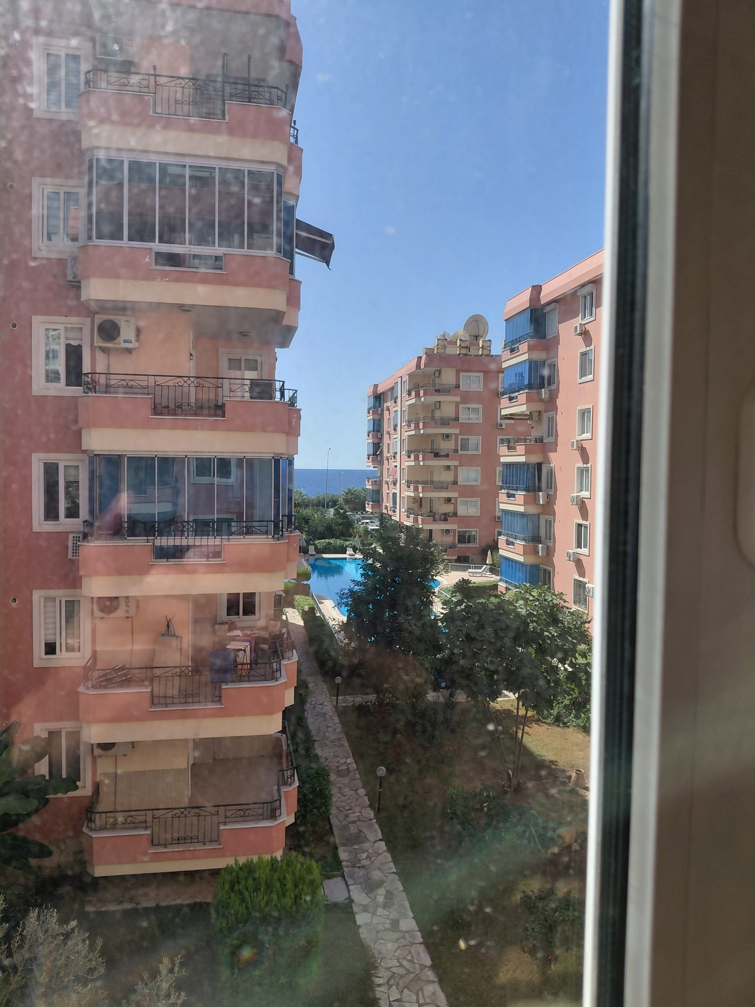 Mahmutlar'da sahil şeridinin en ön sıralarında 2+1 daire.