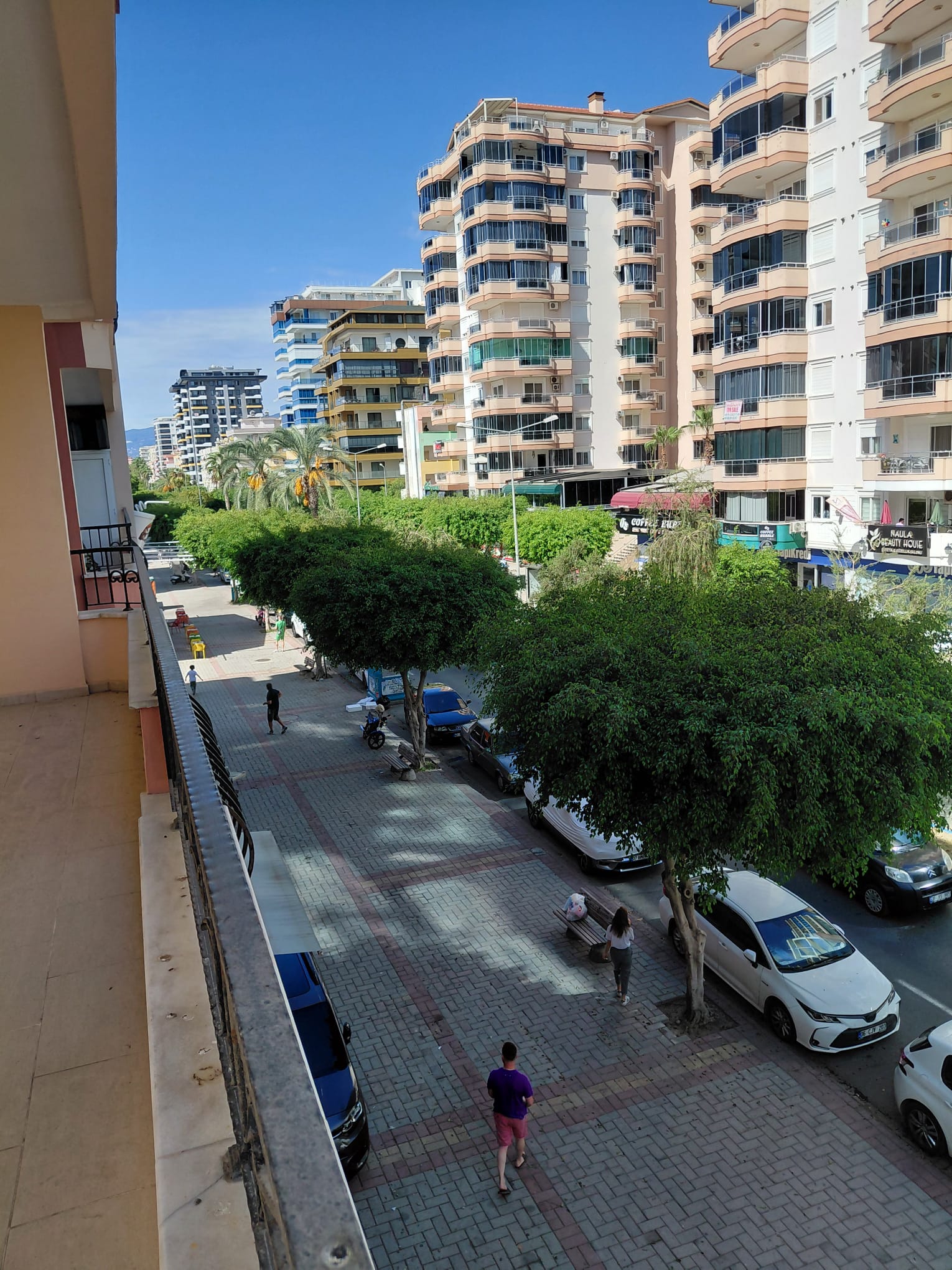 Mahmutlar'da sahil şeridinin en ön sıralarında 2+1 daire.