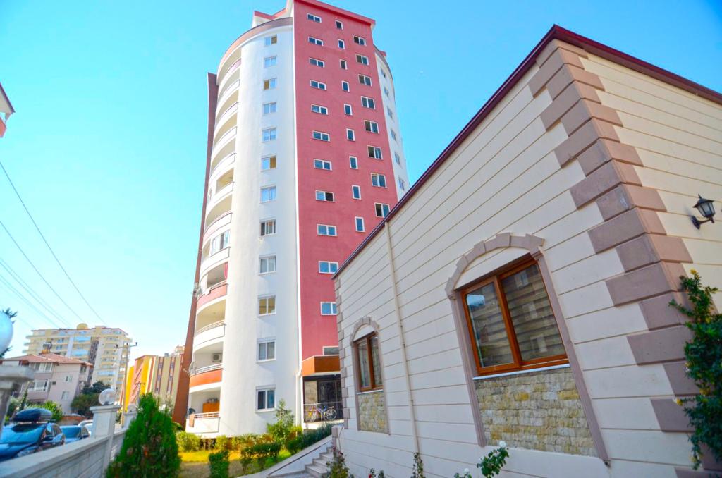 Квартира 1+1 с мебелью, видом на море и горы в центре Махмутлара