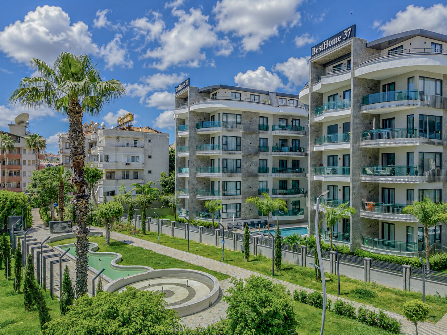 A turnkey two-bedroom apartment in the center of Alanya - suitable for short-term rental.