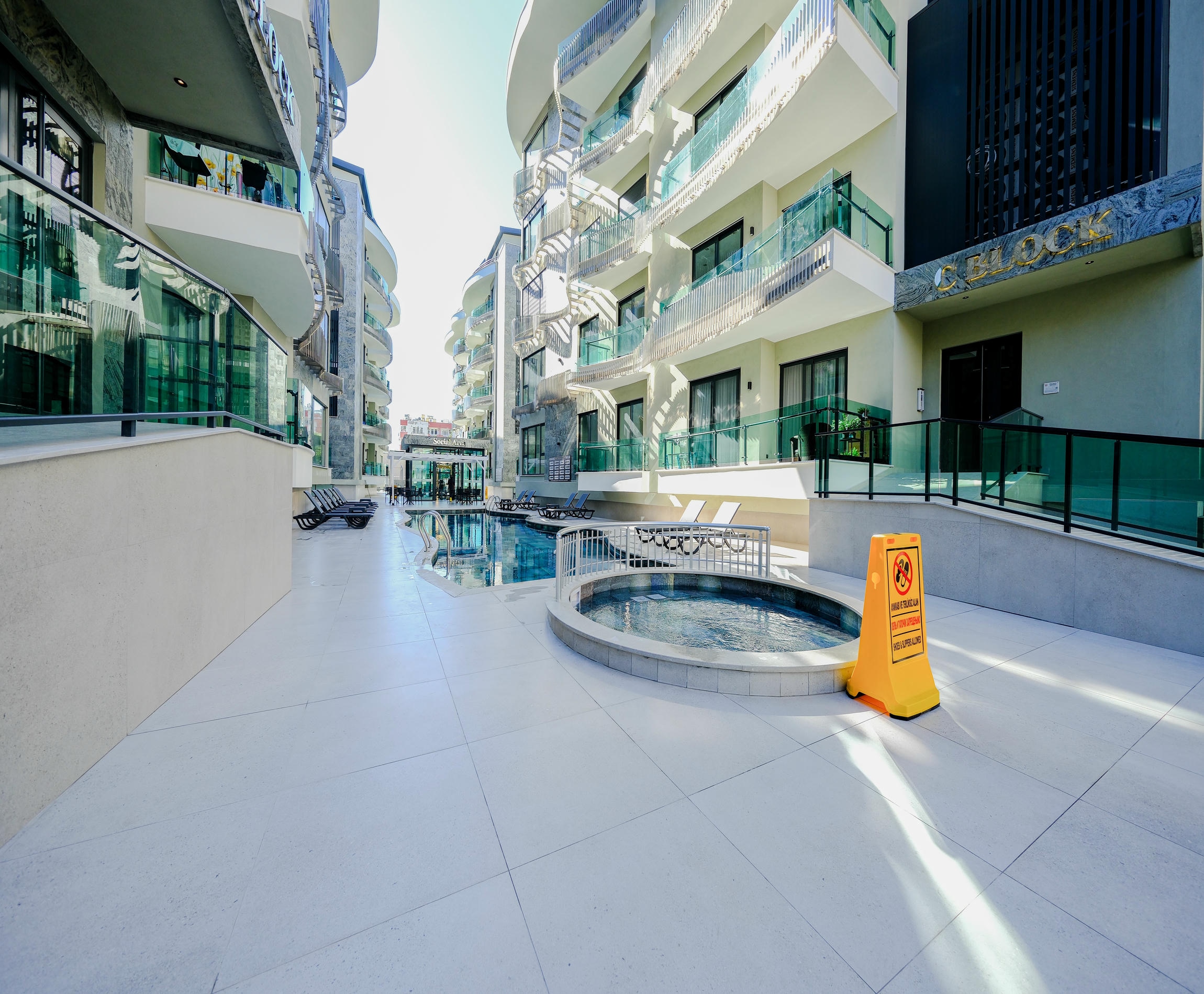 A turnkey two-bedroom apartment in the center of Alanya - suitable for short-term rental.