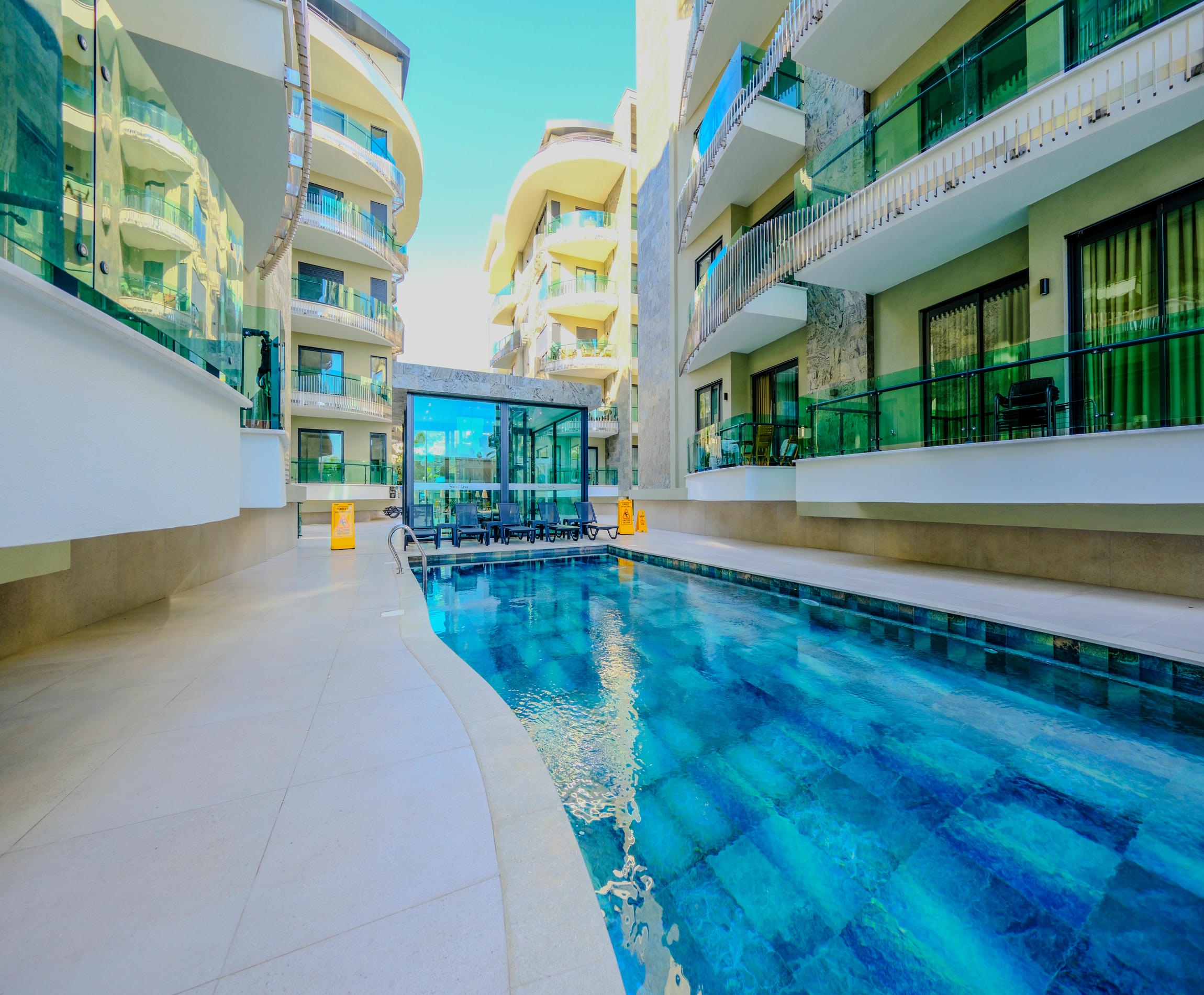 A turnkey two-bedroom apartment in the center of Alanya - suitable for short-term rental.