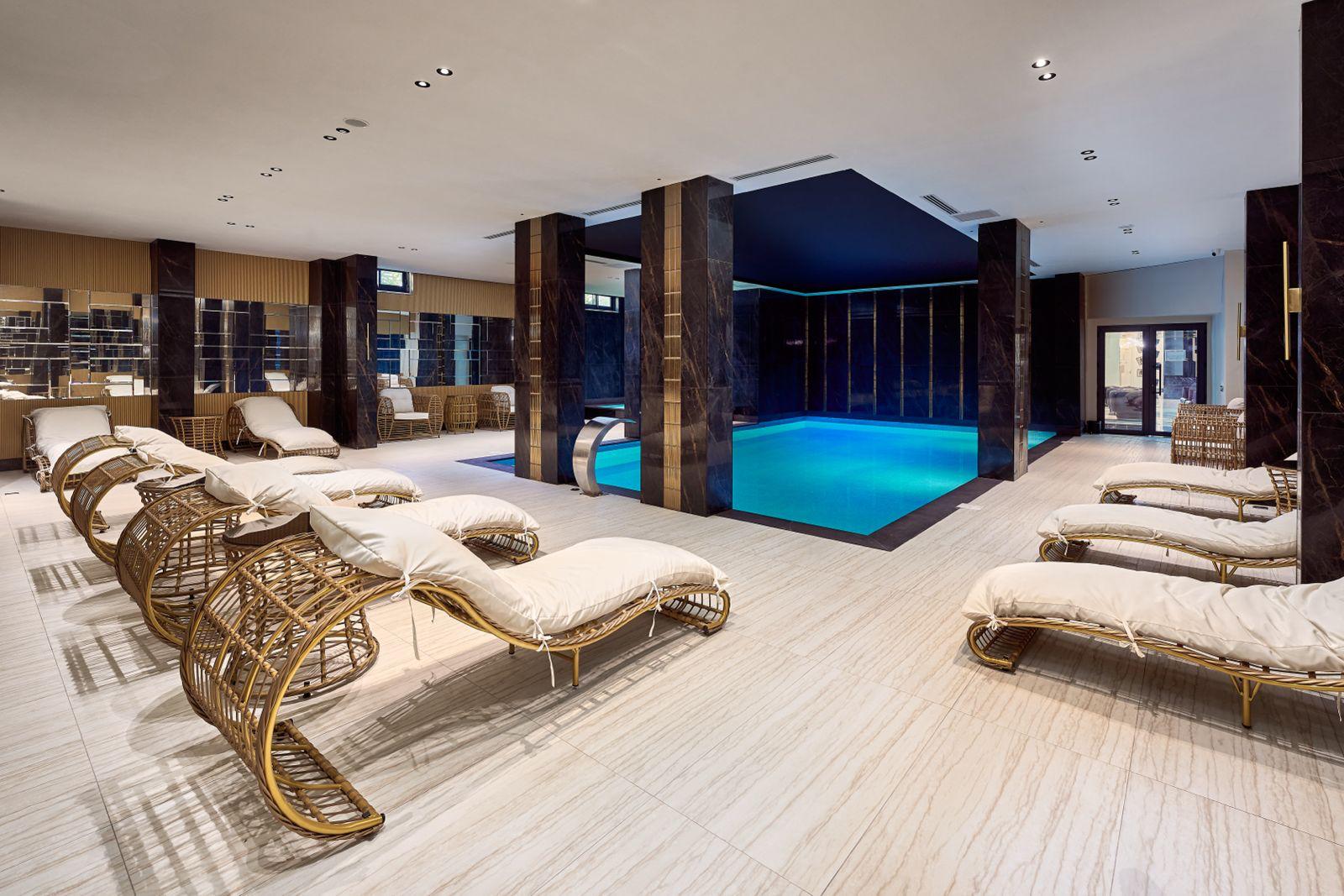 A turnkey two-bedroom apartment in the center of Alanya - suitable for short-term rental.