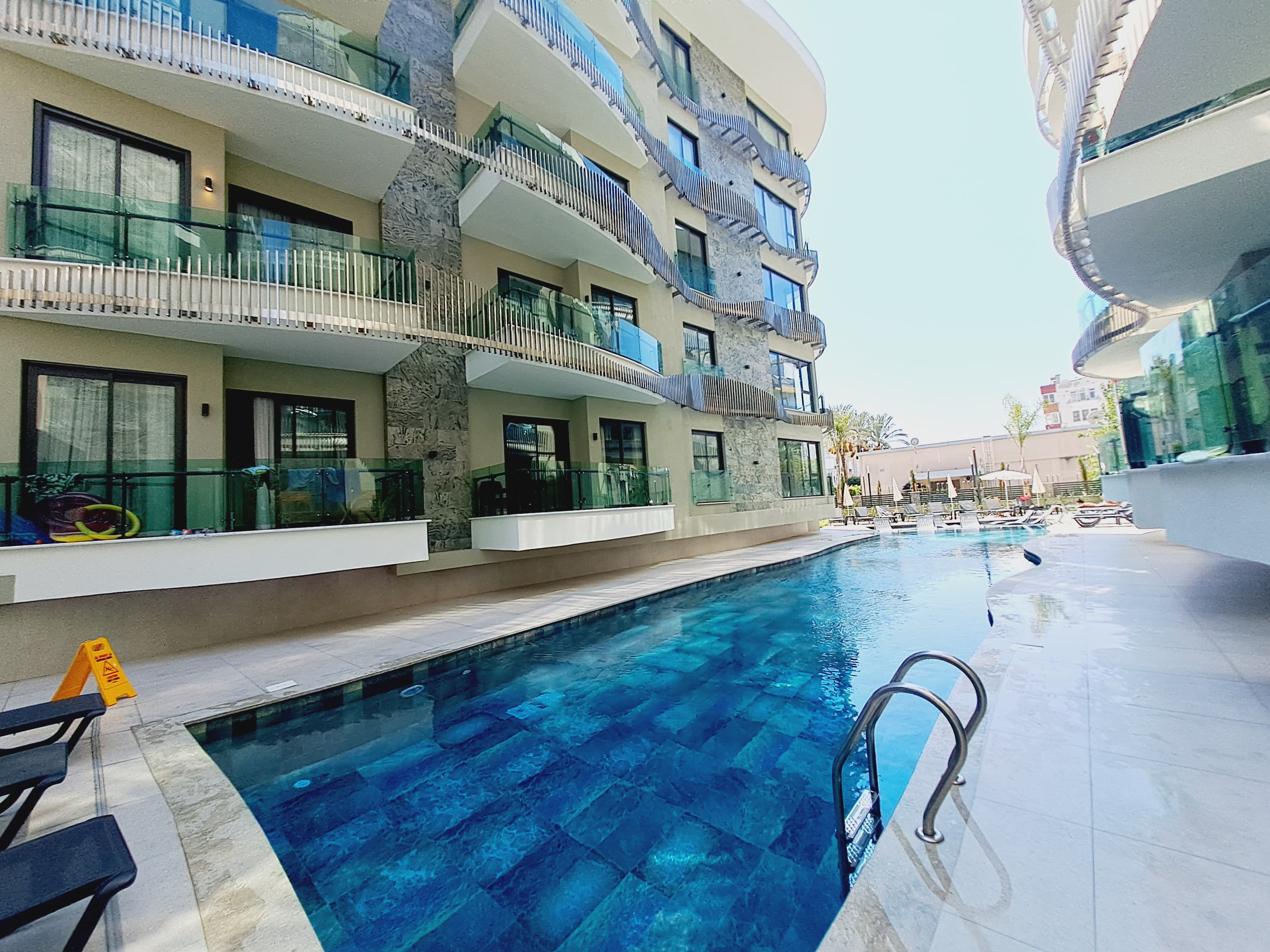 A turnkey two-bedroom apartment in the center of Alanya - suitable for short-term rental.