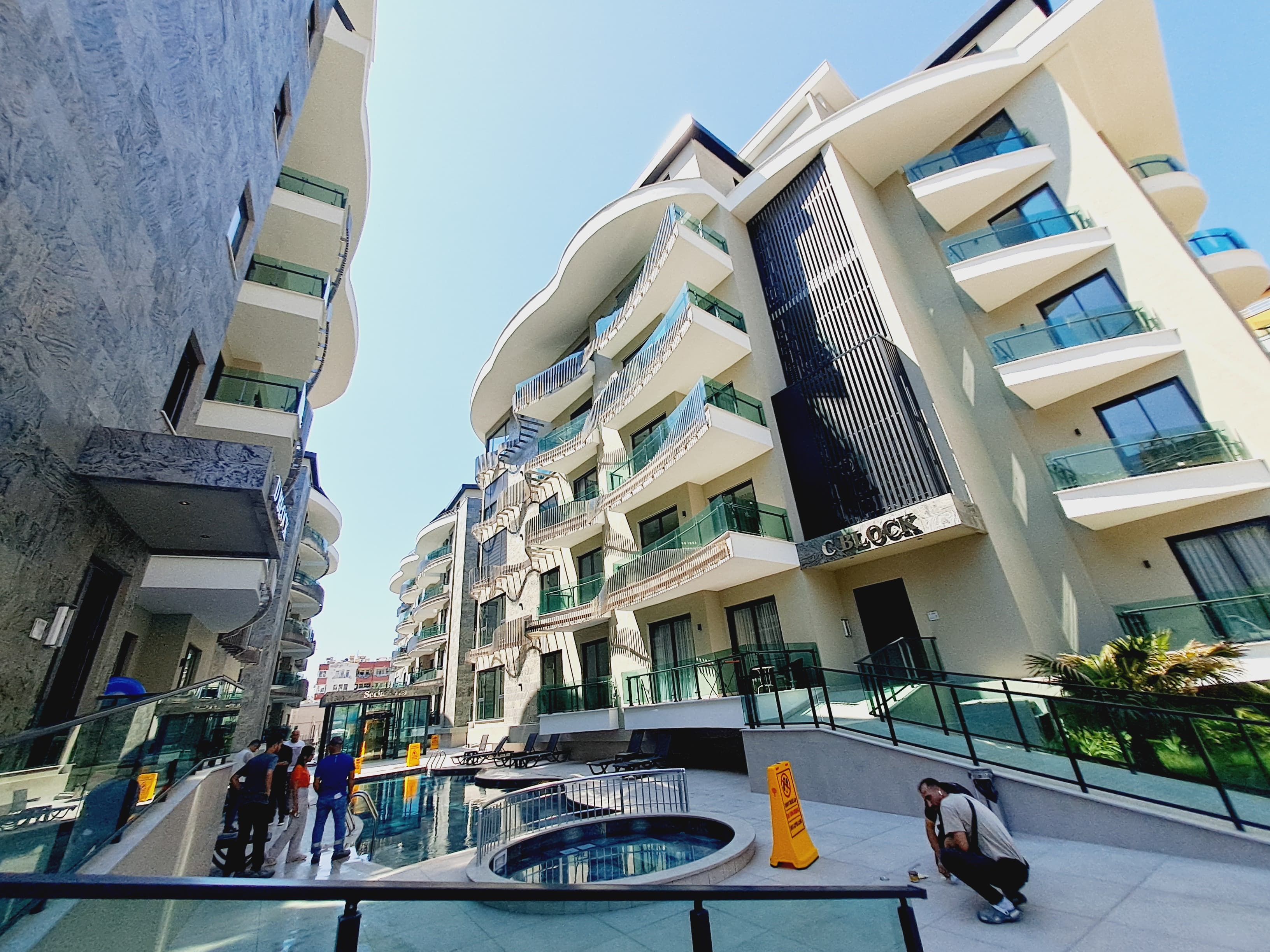 A turnkey two-bedroom apartment in the center of Alanya - suitable for short-term rental.