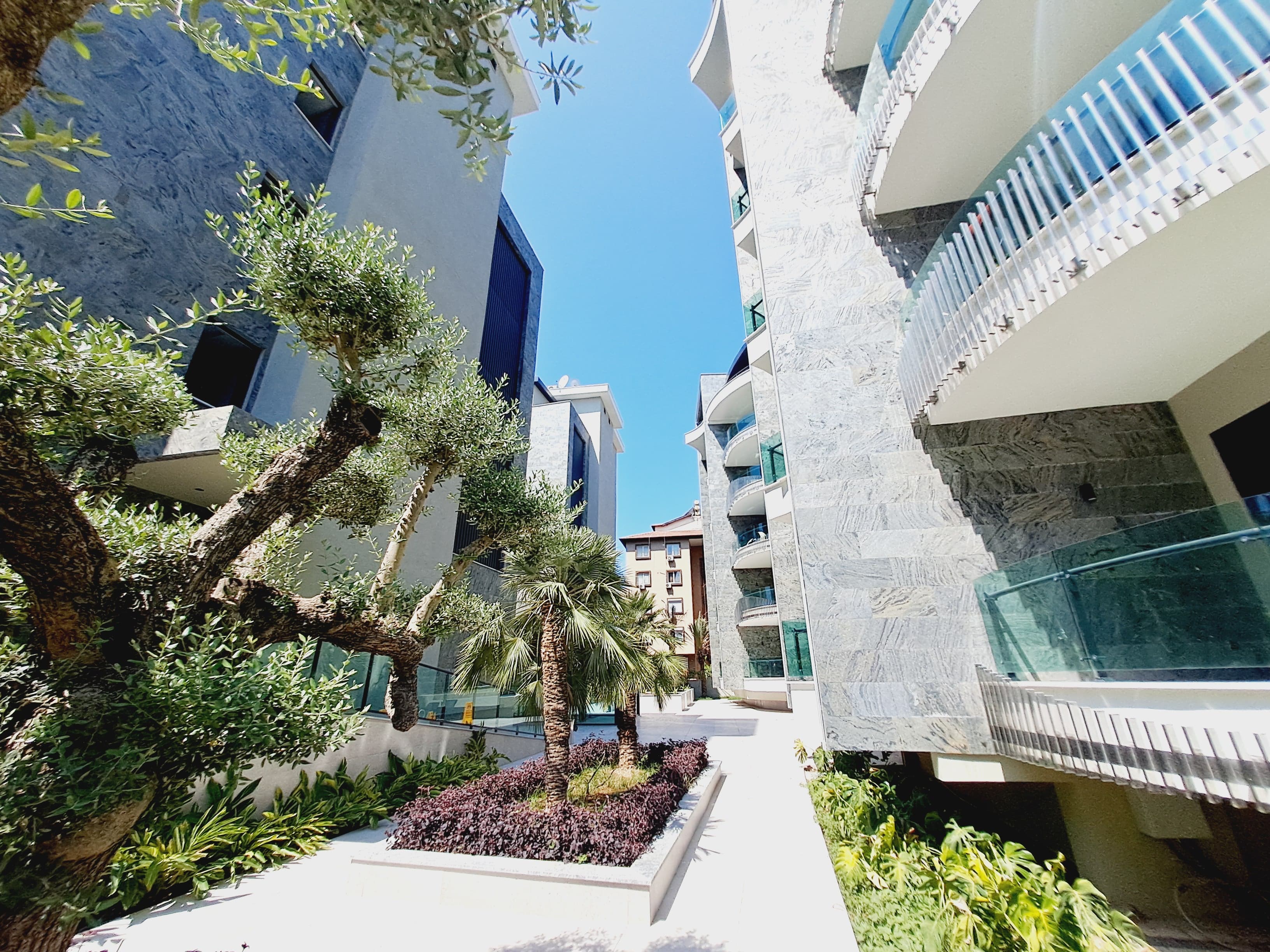 A turnkey two-bedroom apartment in the center of Alanya - suitable for short-term rental.