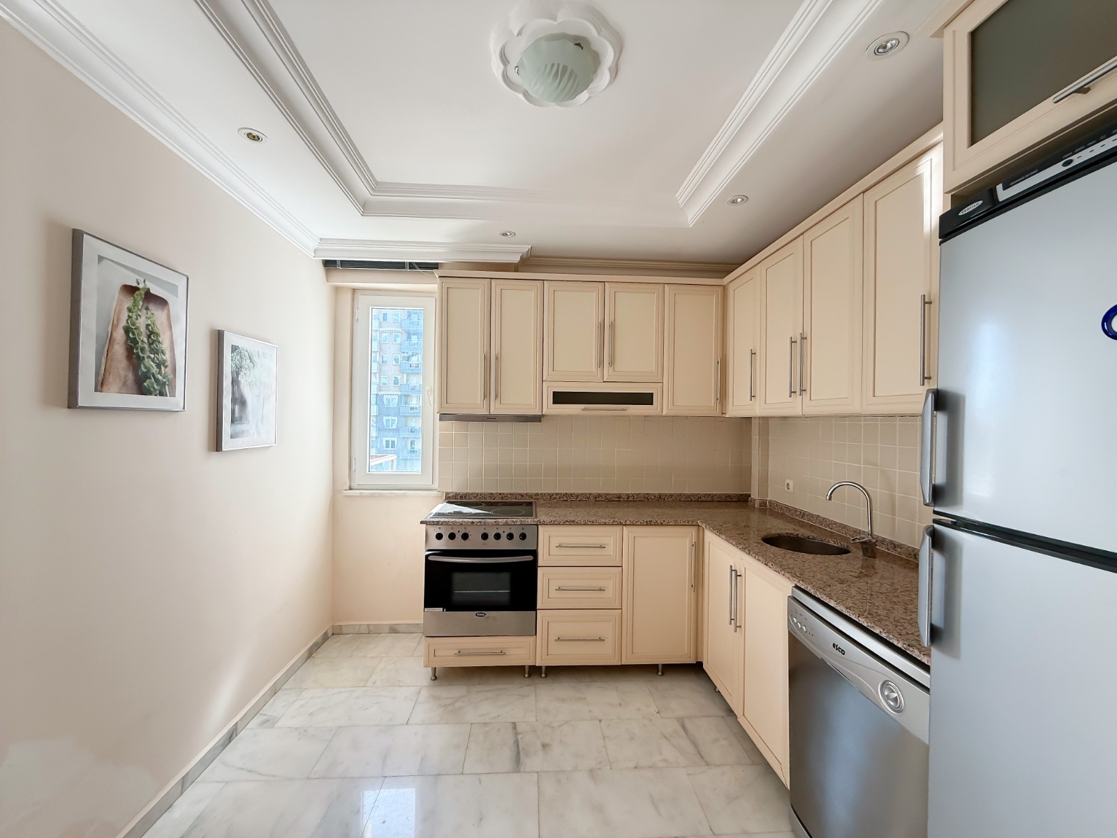 Light-cabinet kitchen with a gas hob and city view in a residence