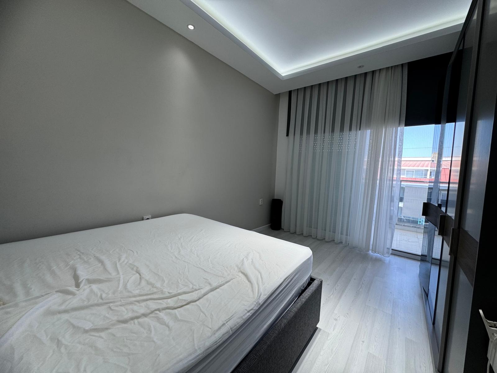 Alanya'nın Kestel semtinde, eşyalı, deniz manzaralı, iki katlı çatı katı dairesi.