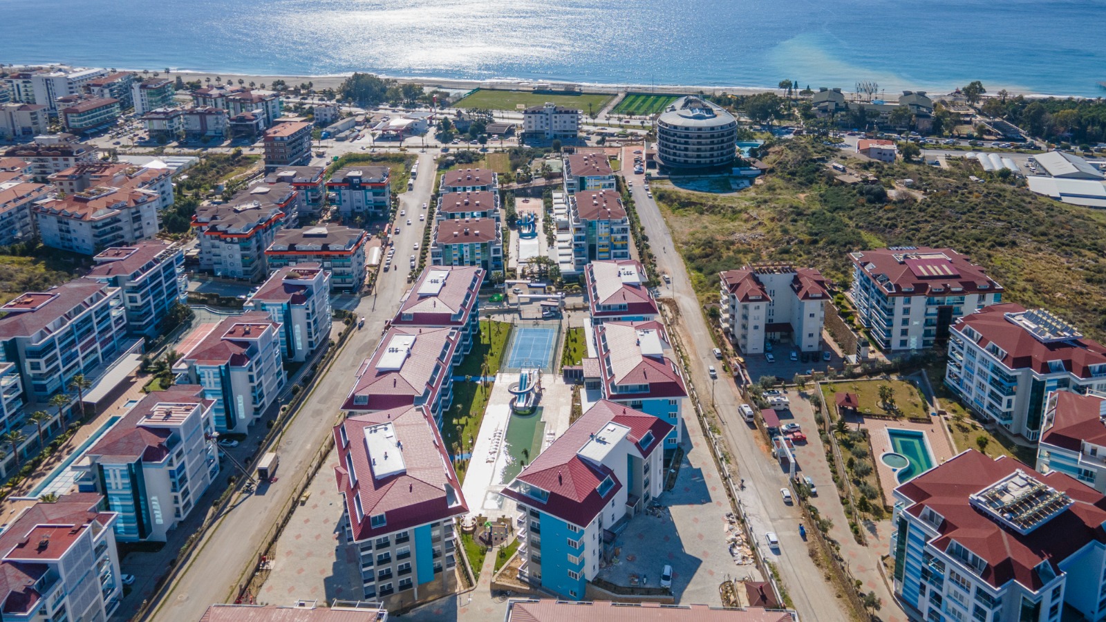Alanya'nın Kestel semtinde, eşyalı, deniz manzaralı, iki katlı çatı katı dairesi.