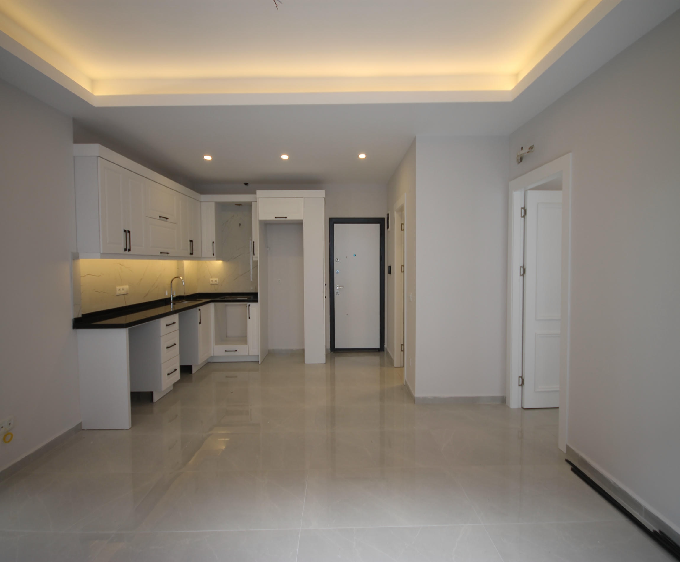 Alanya'nın merkezinde, Kleopatra bölgesinde, denize 500 metre mesafede 2+1 daireler.