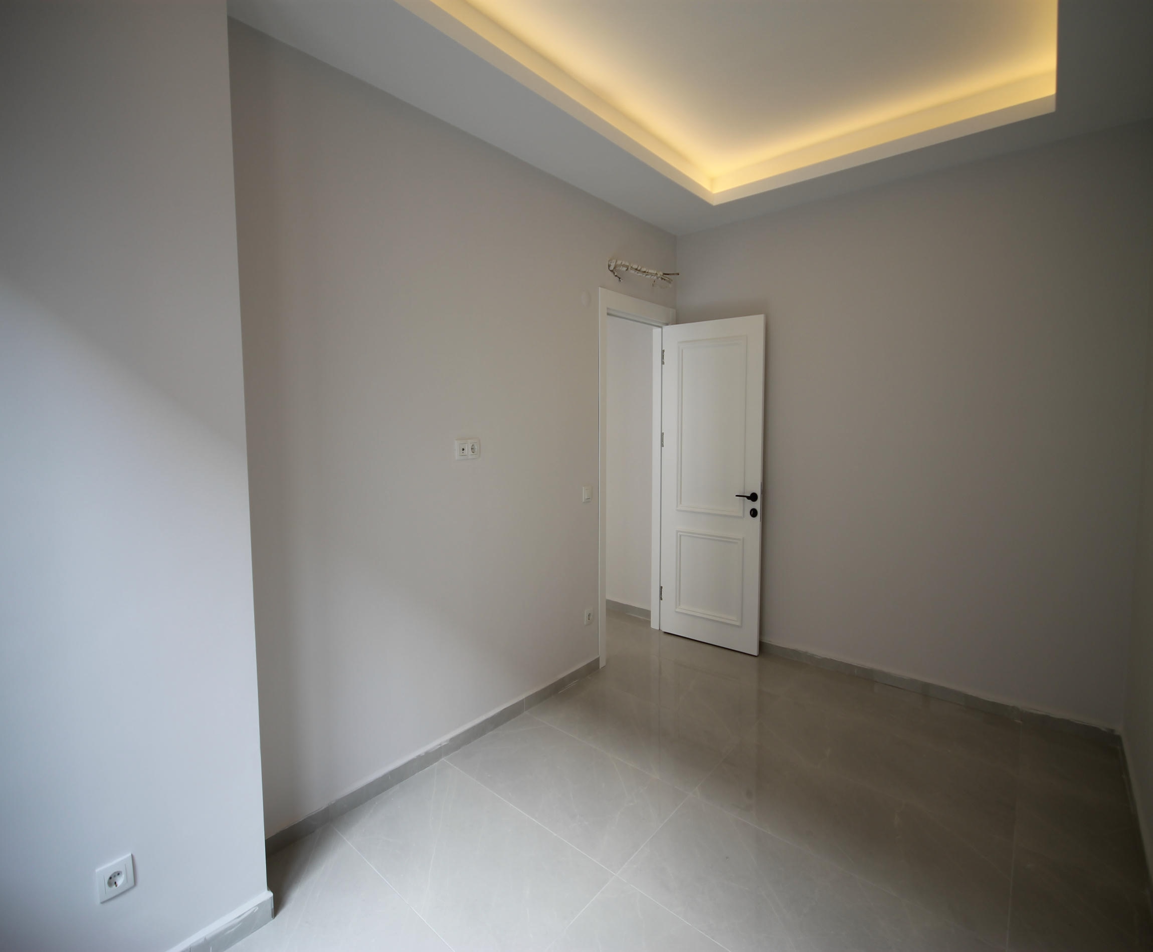 Alanya'nın merkezinde, Kleopatra bölgesinde, denize 500 metre mesafede 2+1 daireler.