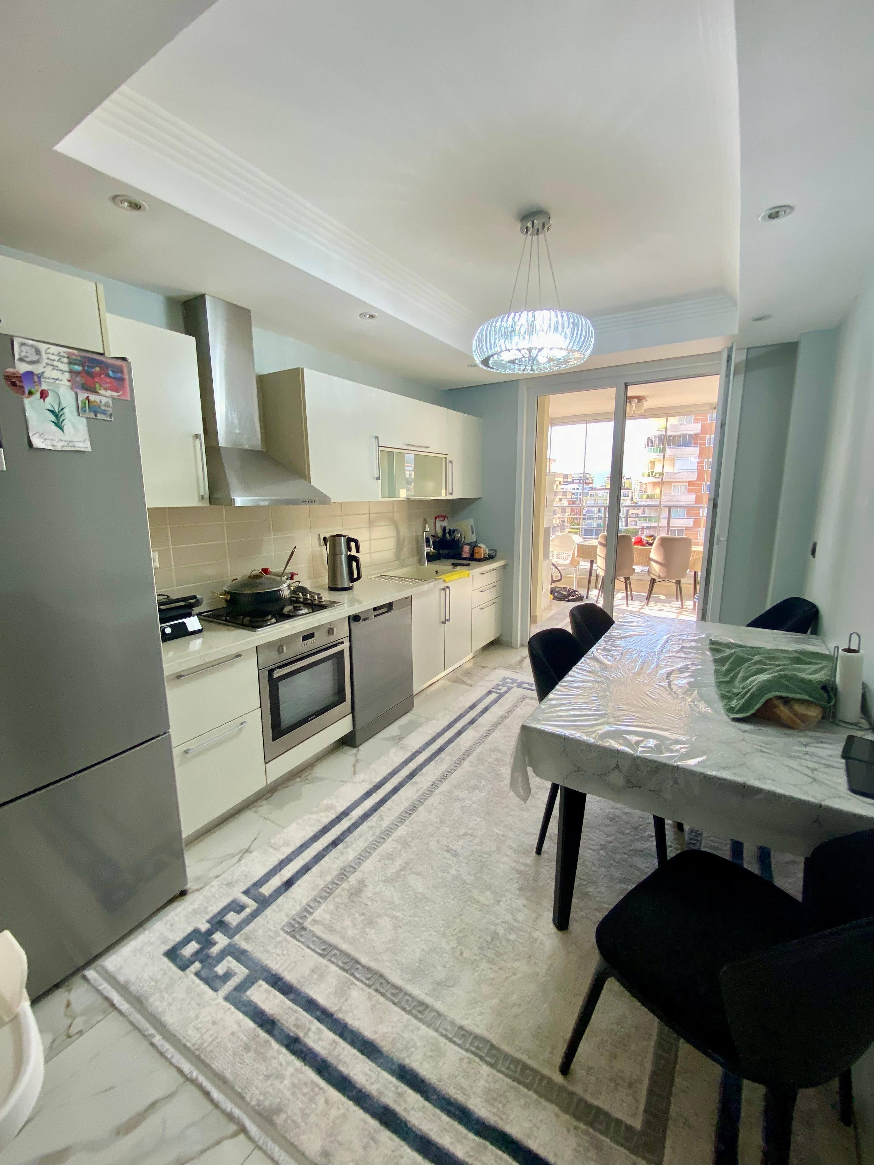 2+1 apartment with sea view in the center of Mahmutlar – furnished, separate kitchen and glazed balcony