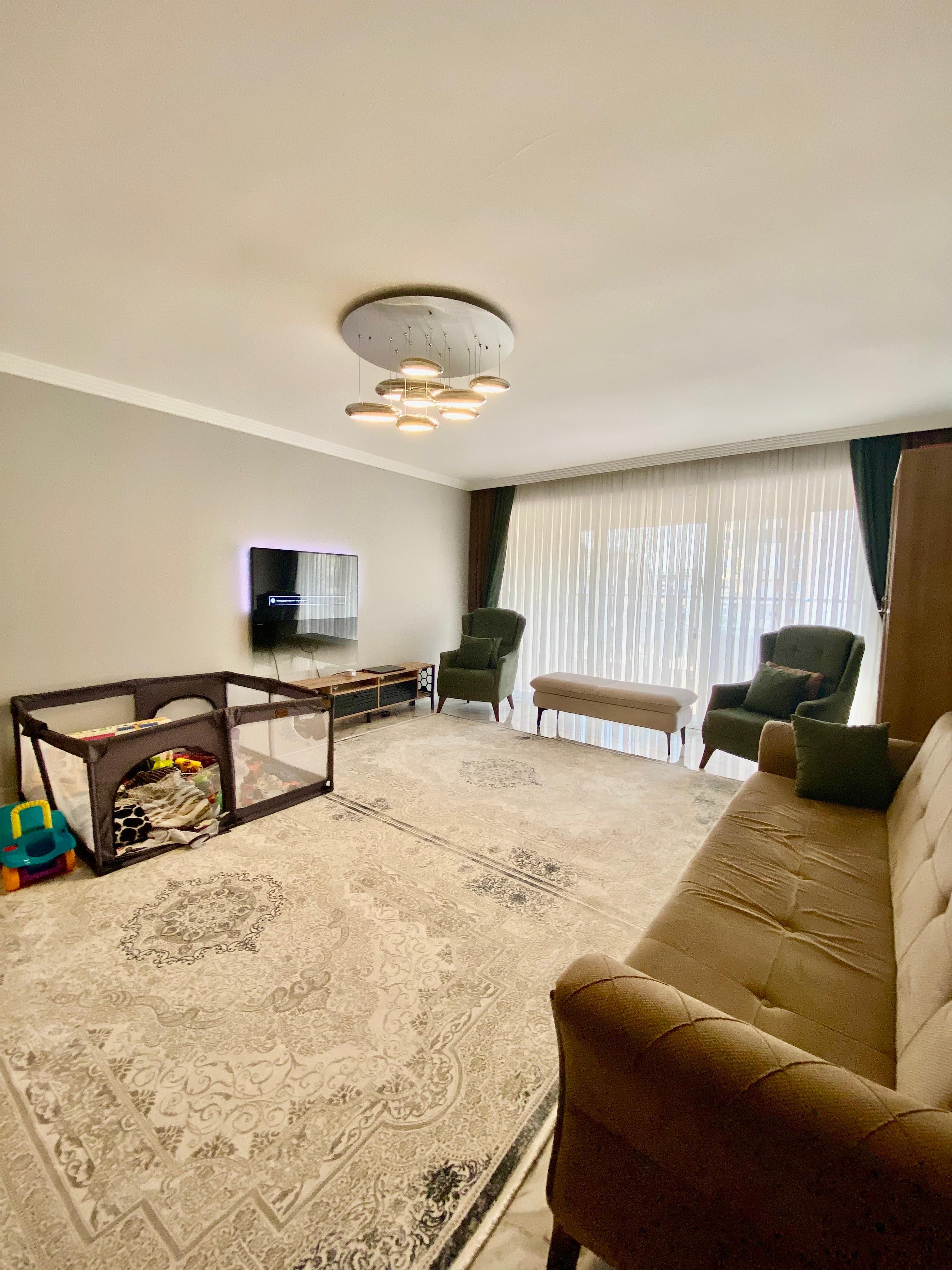 2+1 apartment with sea view in the center of Mahmutlar – furnished, separate kitchen and glazed balcony
