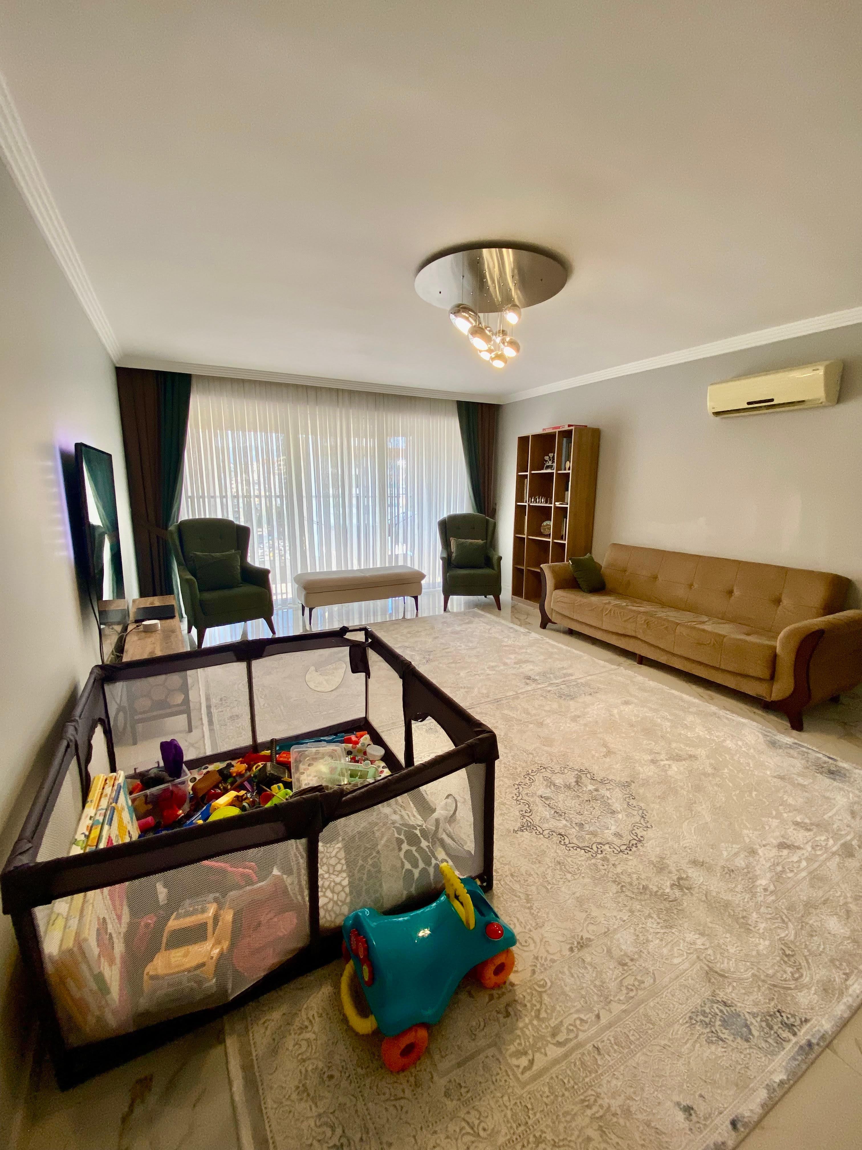 2+1 apartment with sea view in the center of Mahmutlar – furnished, separate kitchen and glazed balcony