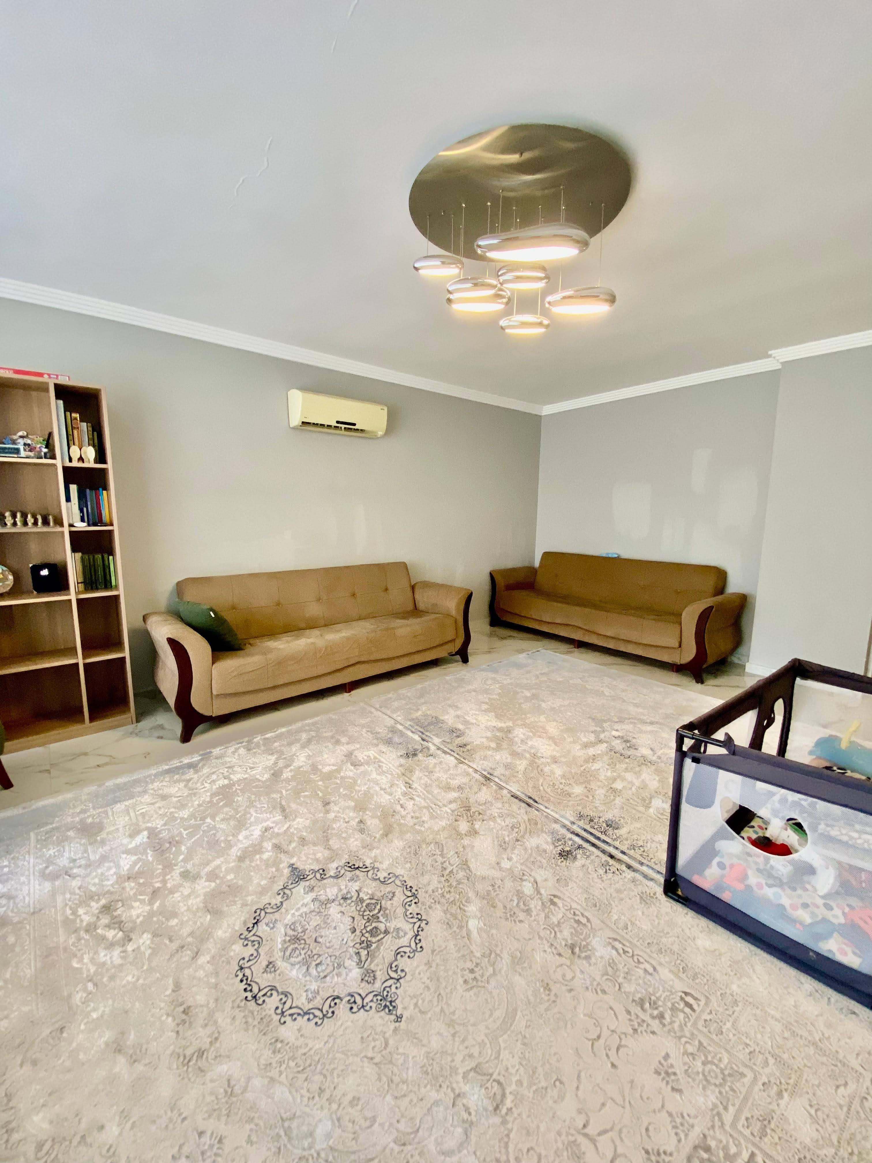 2+1 apartment with sea view in the center of Mahmutlar – furnished, separate kitchen and glazed balcony