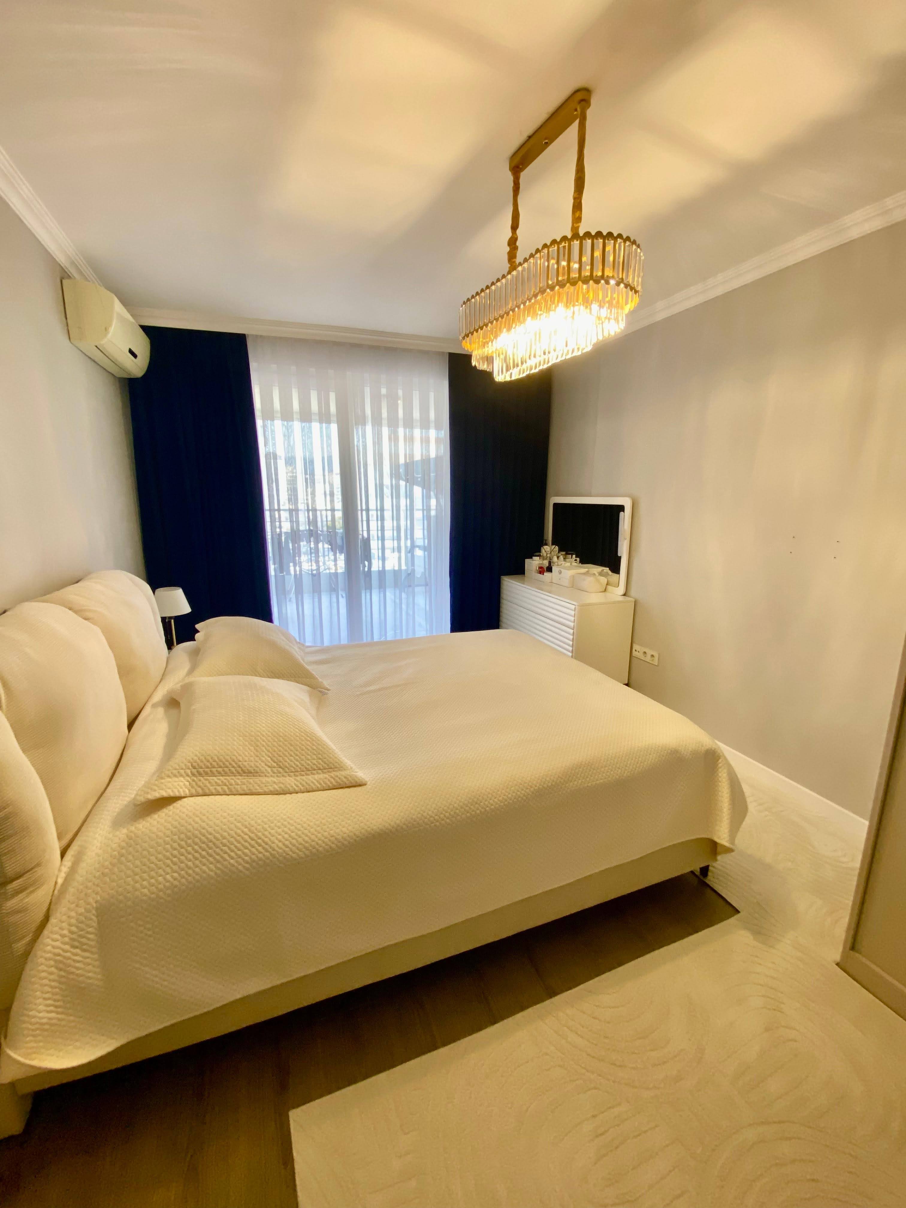2+1 apartment with sea view in the center of Mahmutlar – furnished, separate kitchen and glazed balcony