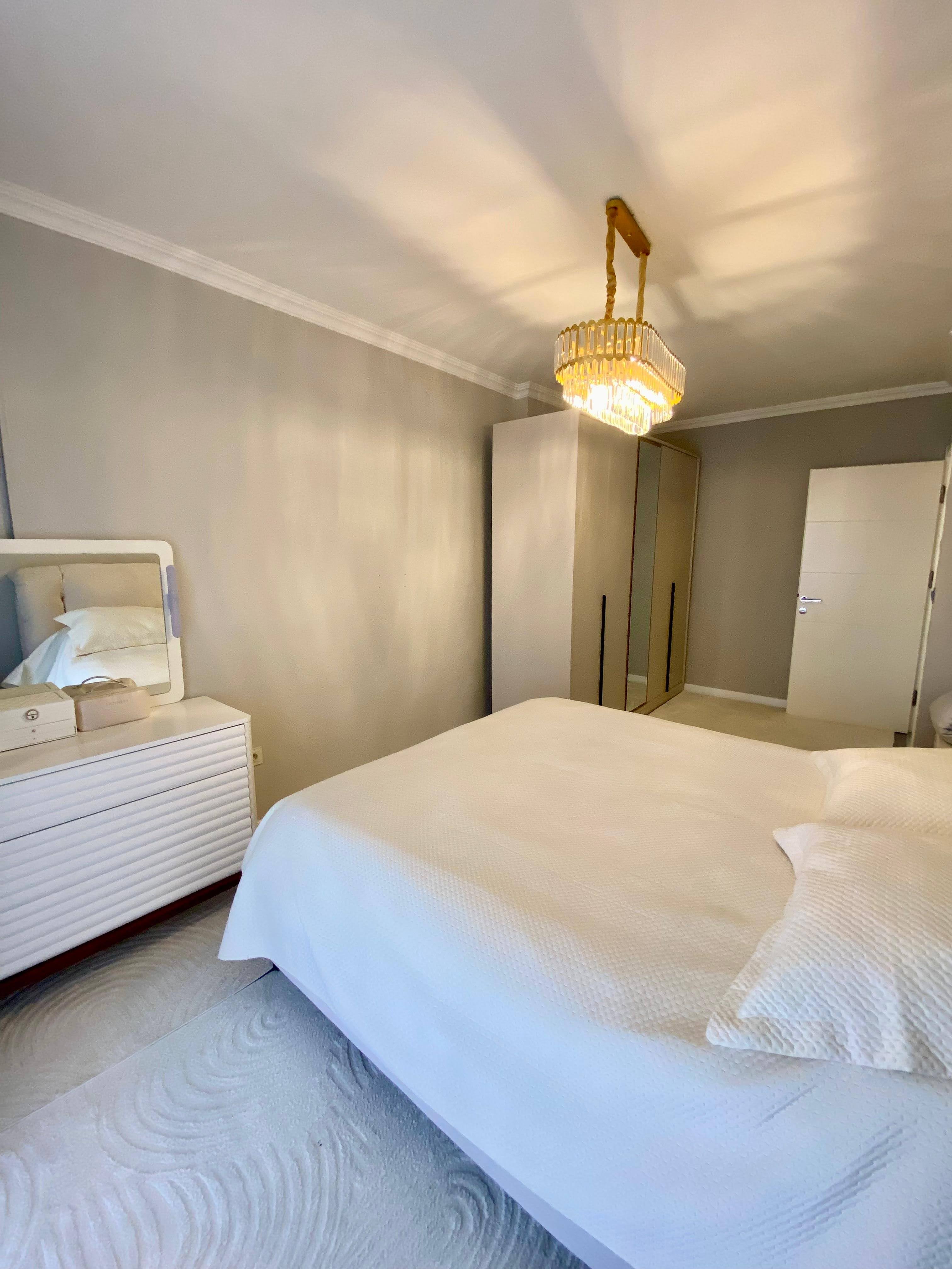 2+1 apartment with sea view in the center of Mahmutlar – furnished, separate kitchen and glazed balcony