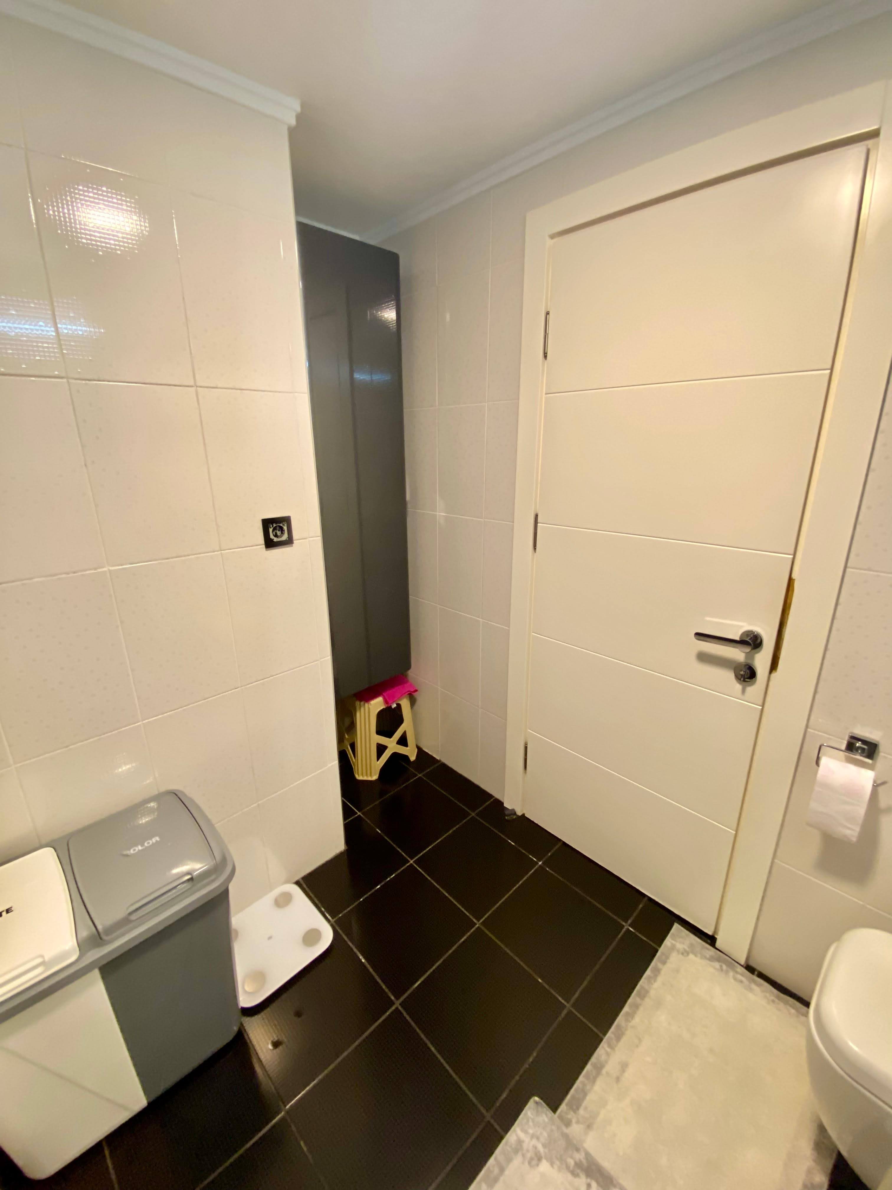 2+1 apartment with sea view in the center of Mahmutlar – furnished, separate kitchen and glazed balcony