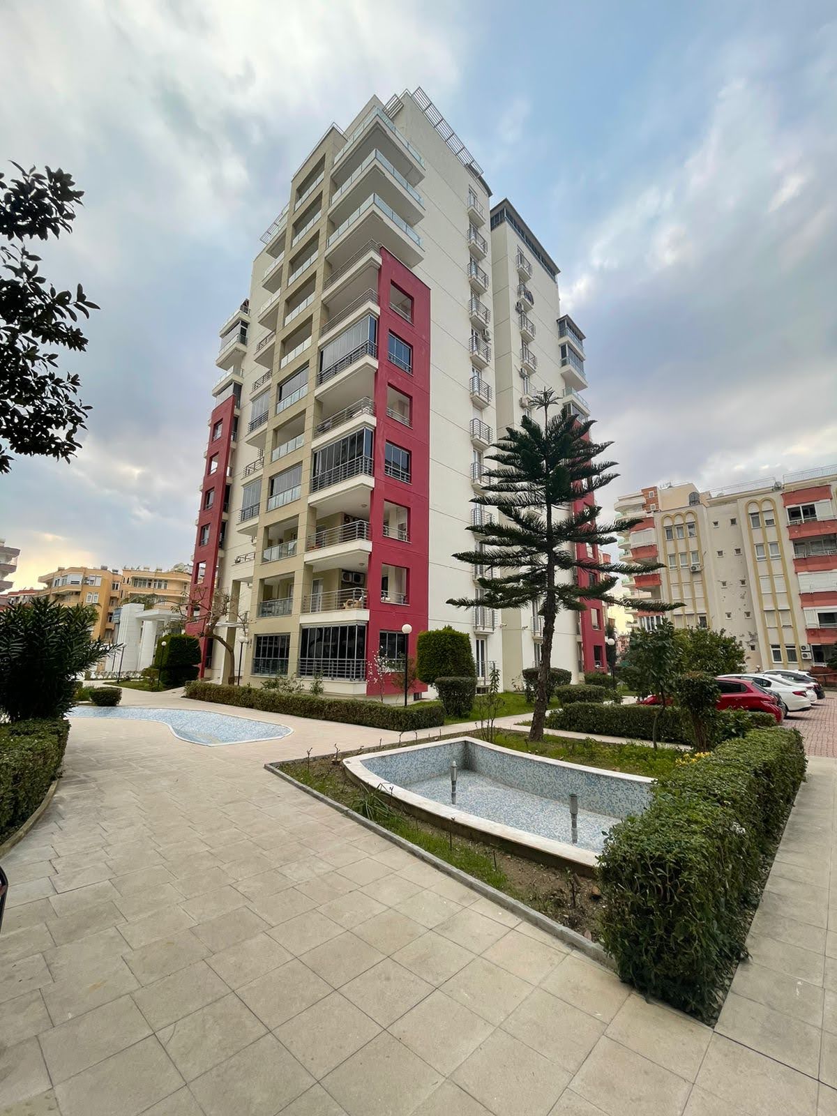 2+1 apartment with sea view in the center of Mahmutlar – furnished, separate kitchen and glazed balcony