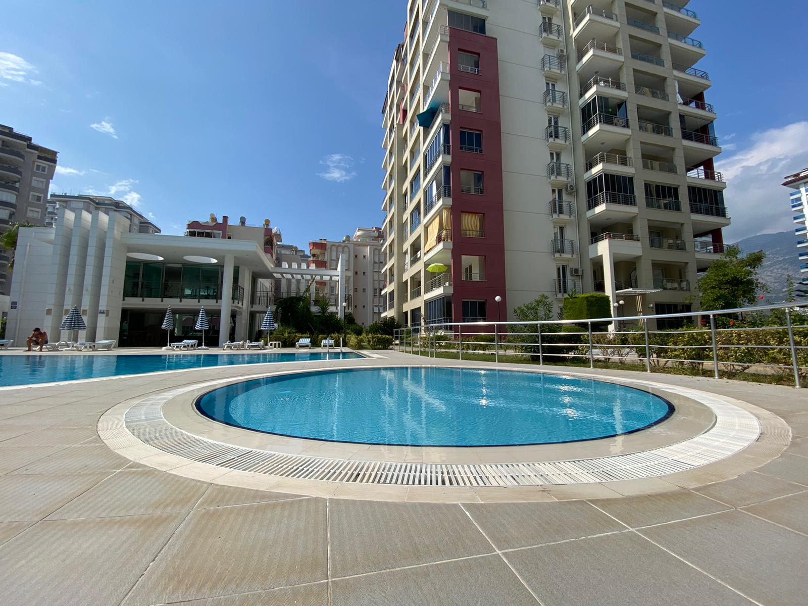 2+1 apartment with sea view in the center of Mahmutlar – furnished, separate kitchen and glazed balcony